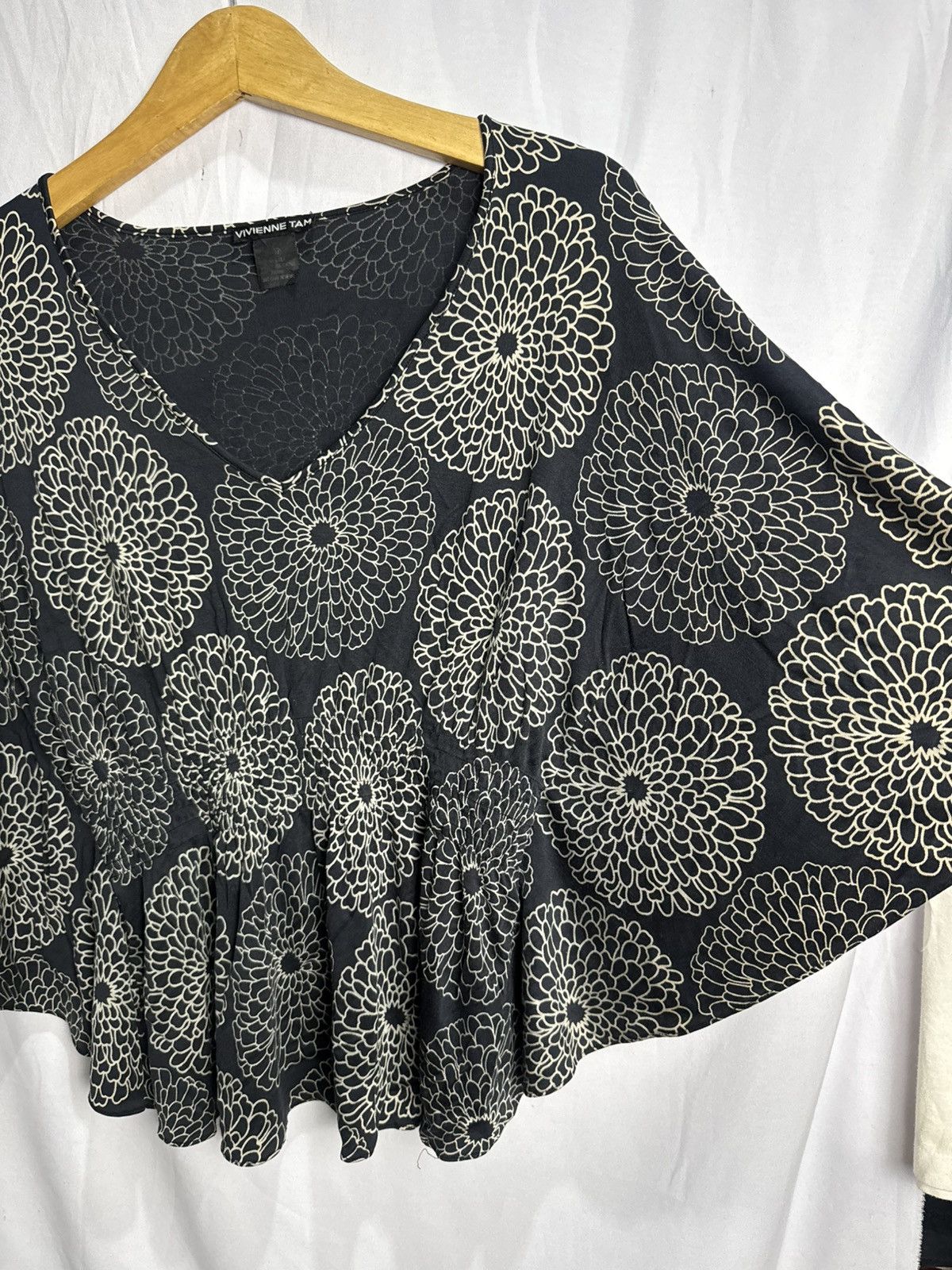 Vivienne Tam Vivienne Tam Bat Styled Top Size M / US 6-8 / IT 42-44 - 4 Thumbnail