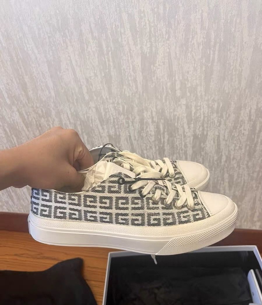 Givenchy Givenchy City Logo Jacquard Low-Top Fashion Sneakers Size US 8 / EU 41 - 1 Thumbnail