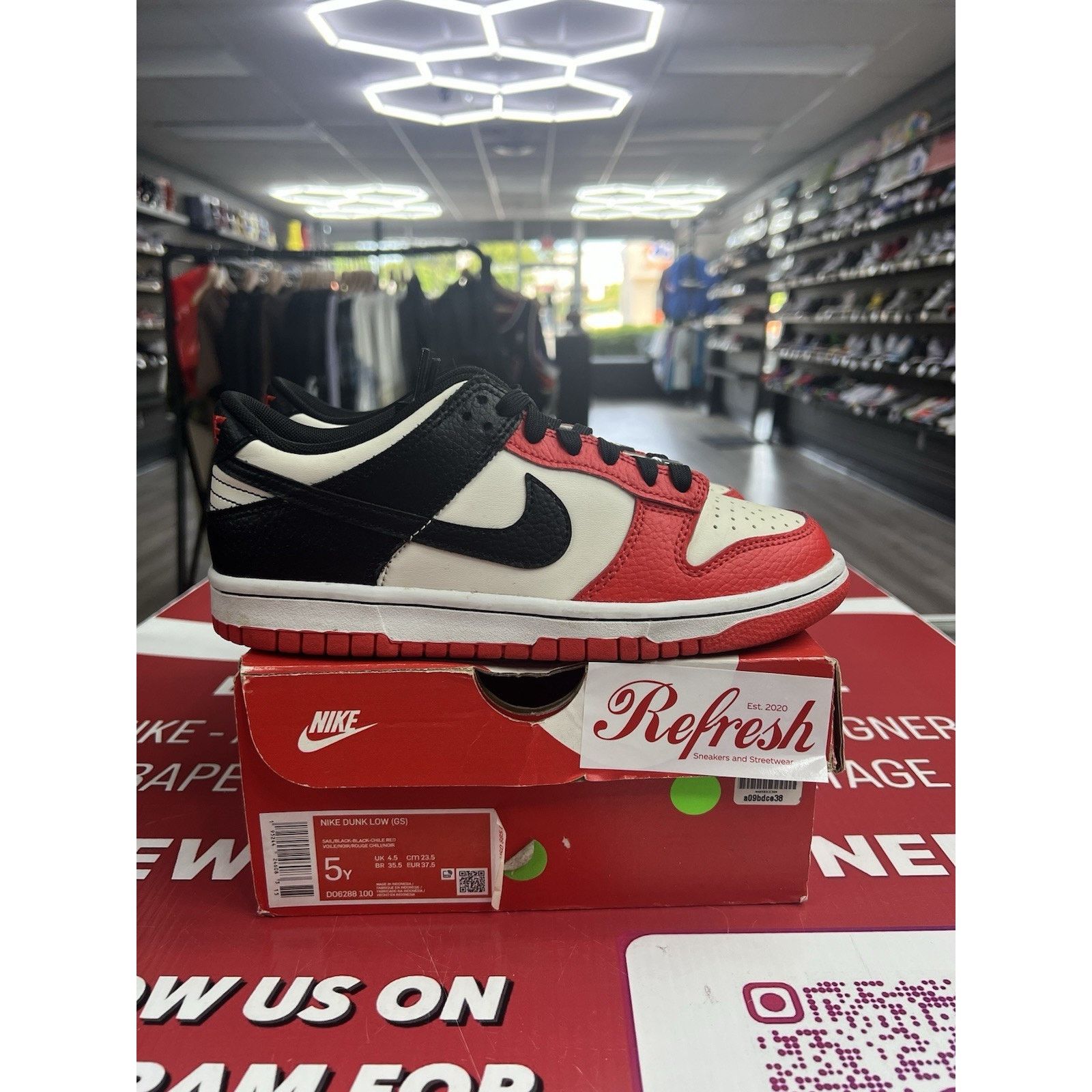 Nike Nike Dunk NBA 75th Anniversary Chicago Size 5Y (DO6288-100) Size US 5 / EU 37 - 1 Thumbnail