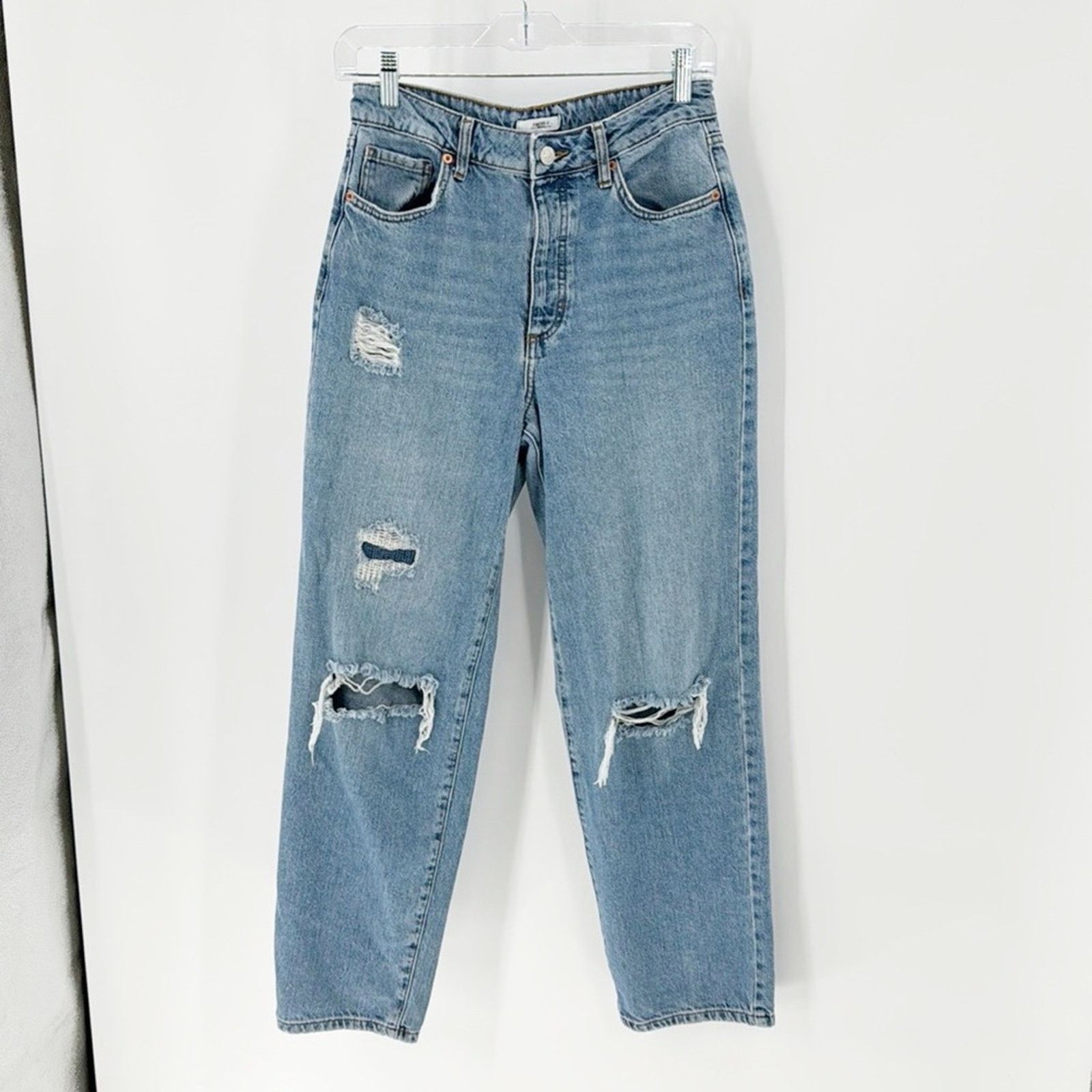 Forever 21 Forever 21 high waisted distressed tapered leg jeans sz 26 Size 26" / US 2 / IT 38 - 1 Thumbnail