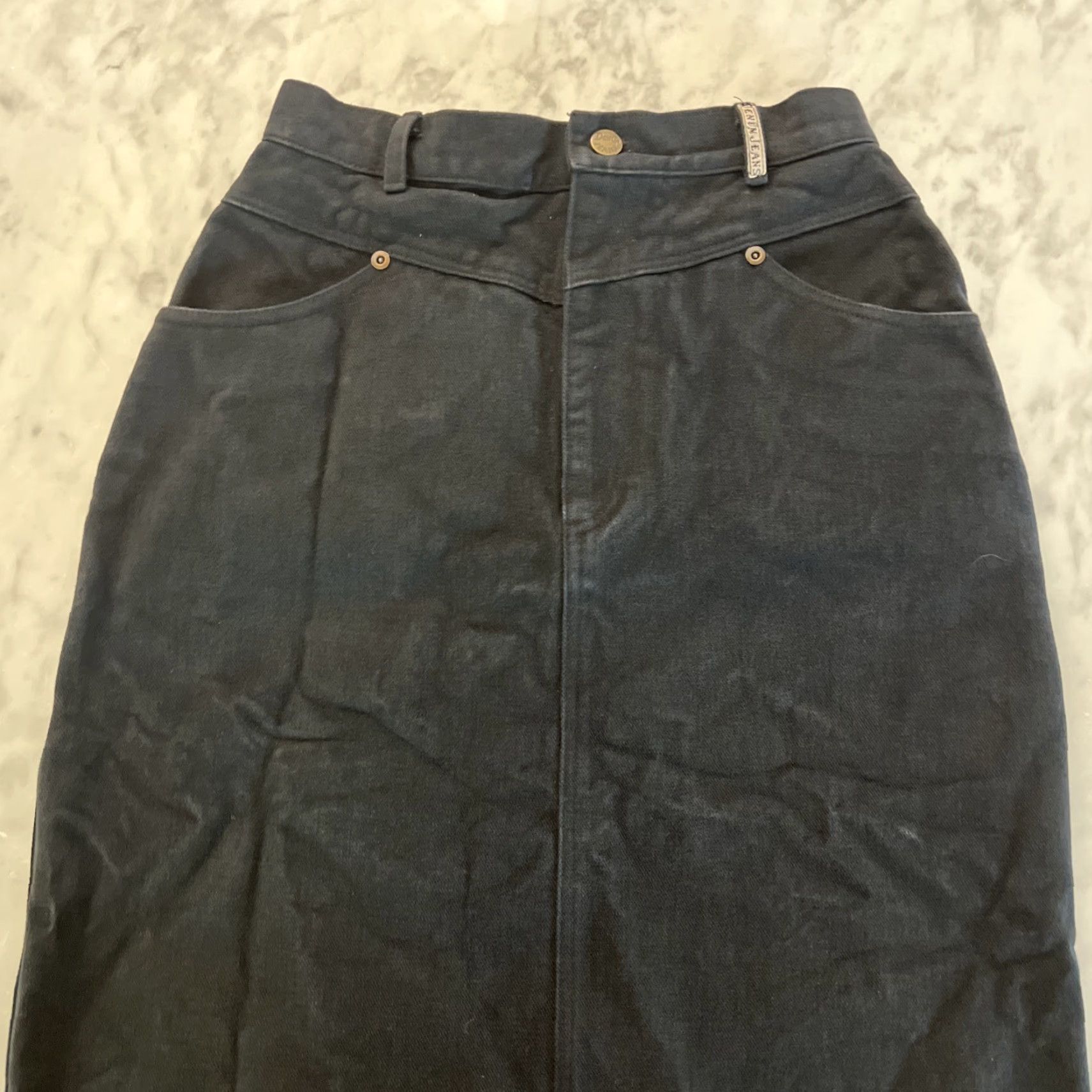 Denime VINTAGE Denum Jeans Black Denim Skirt 5/6 Waist 28 Length 33 Slit Pencil Knee Length Women Size 27" / US 4 / IT 40 - 5 Thumbnail