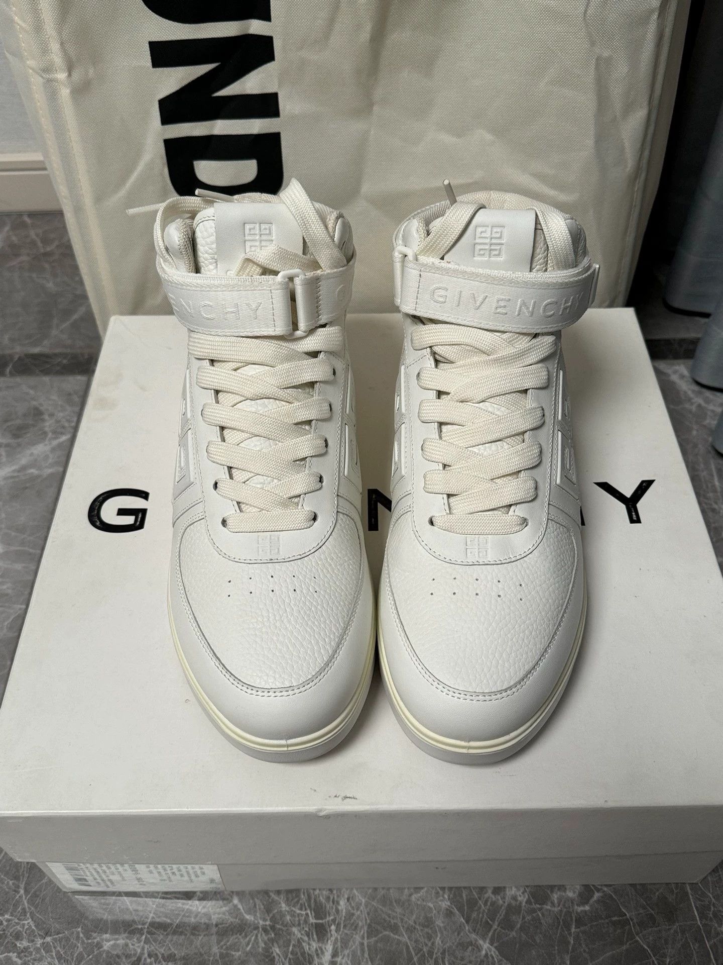Givenchy Givenchy 4G Logo High Top Sneakers White 42 Size US 9 / EU 42 - 2 Thumbnail
