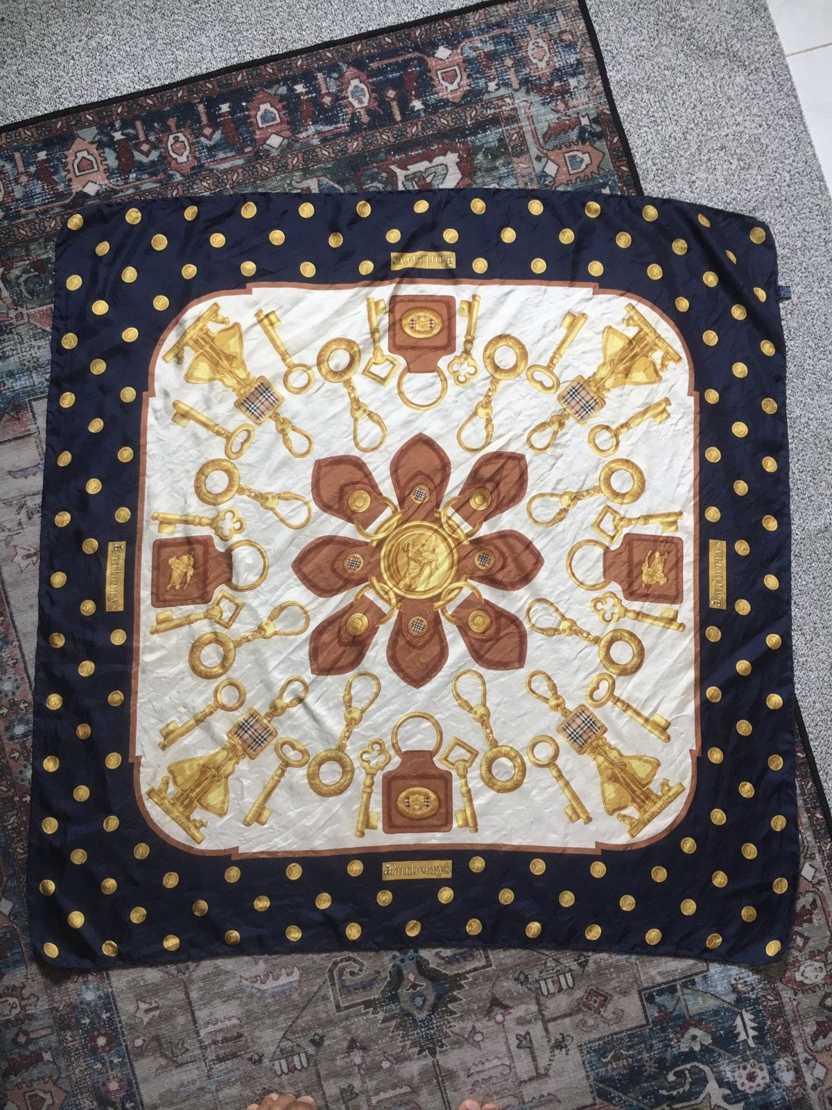Burberry Burberrys Silk scarf Size ONE SIZE - 2 Thumbnail