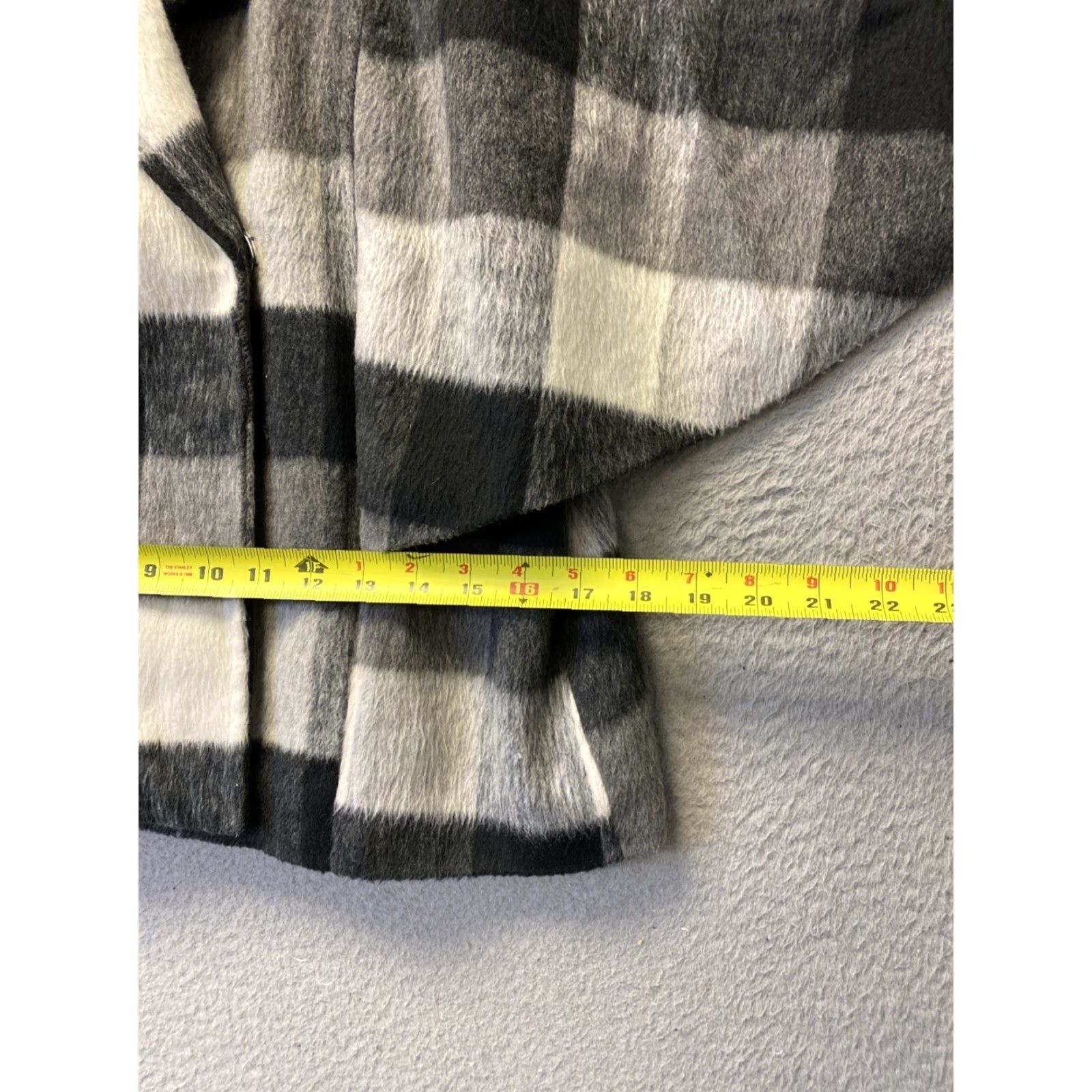 Alyx Alyx Cape Jacket Plaid Women M Belted Batwing Lapel Neck Black Polo Polyester Cape Jacket Womens M Plaid Belted 0177 Size M / US 6-8 / IT 42-44 - 6 Thumbnail