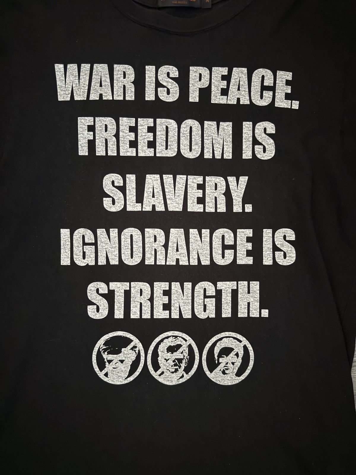 Undercover Undercover AW03 War is Peace Tee Size US M / EU 48-50 / 2 - 3 Thumbnail