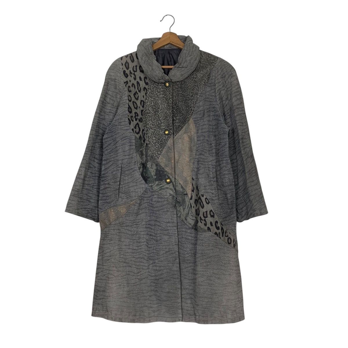 Japanese Brand Japanese Brand Leopard Design Coat Size M / US 6-8 / IT 42-44 - 1 Thumbnail