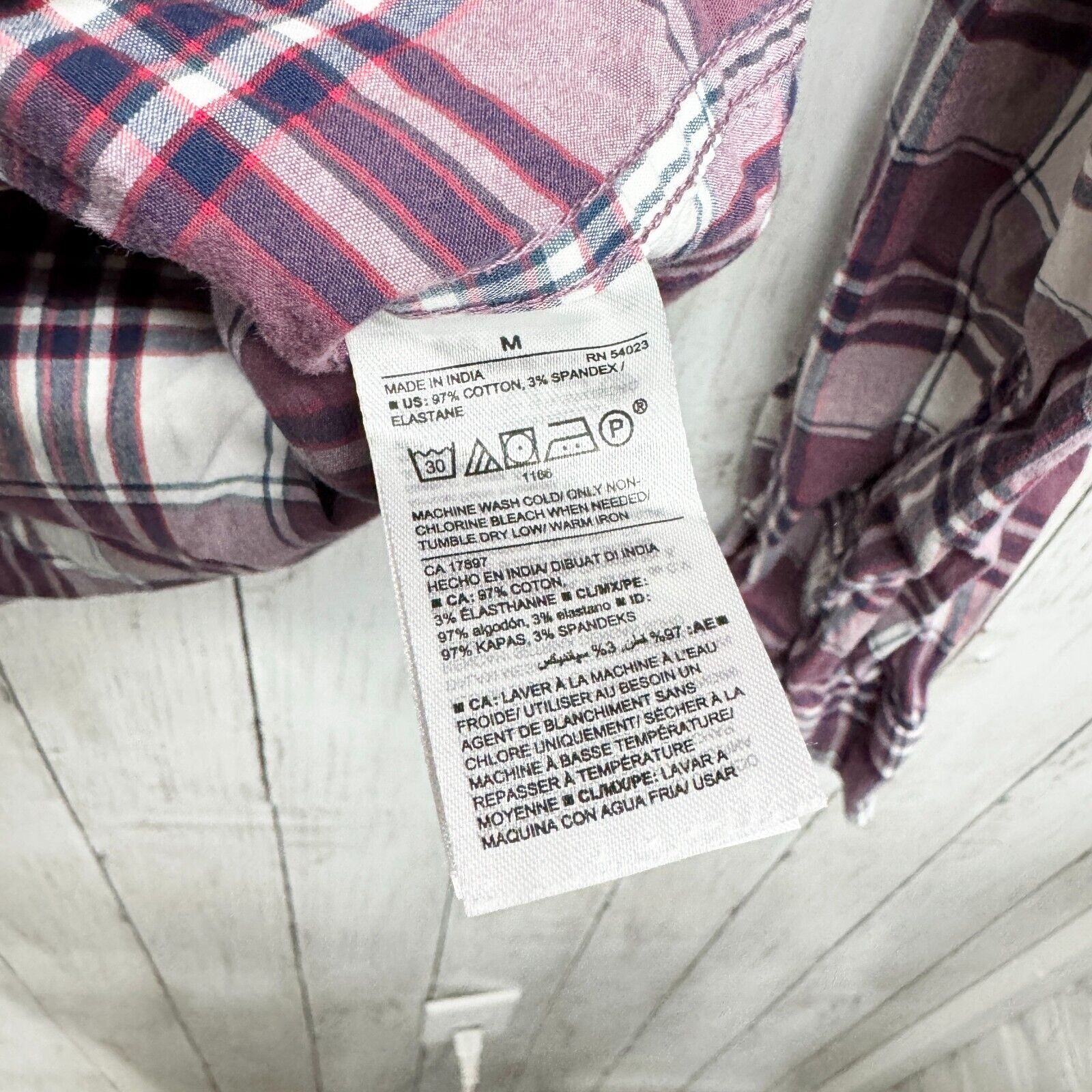 Old Navy Old Navy Button Down Men M Plaid Long Sleeve Collared Cotton Size US M / EU 48-50 / 2 - 3 Thumbnail