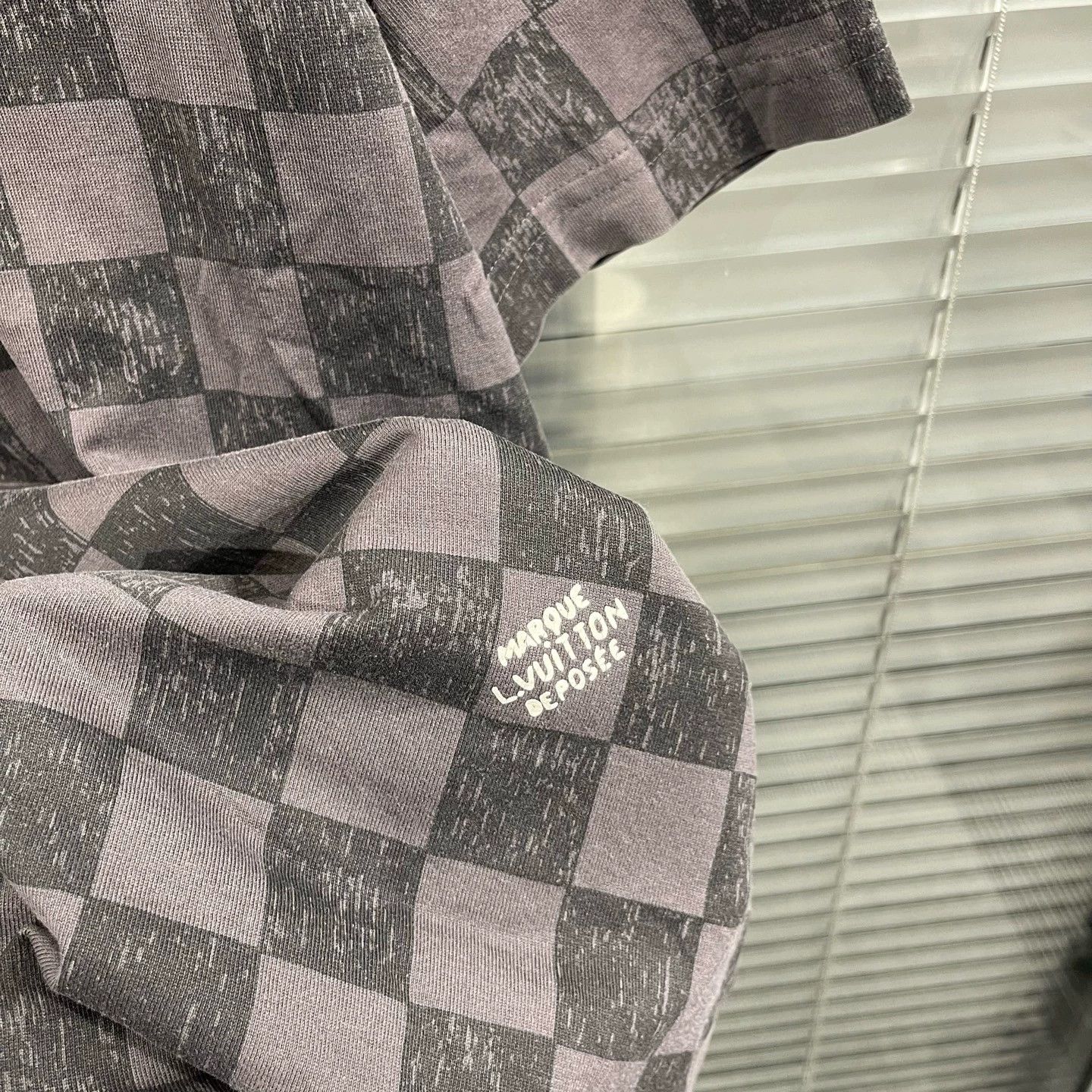 Louis Vuitton LOUIS VUITTON Damier Logo Print SS Tee L NM #11501 Size US L / EU 52-54 / 3 - 4 Thumbnail