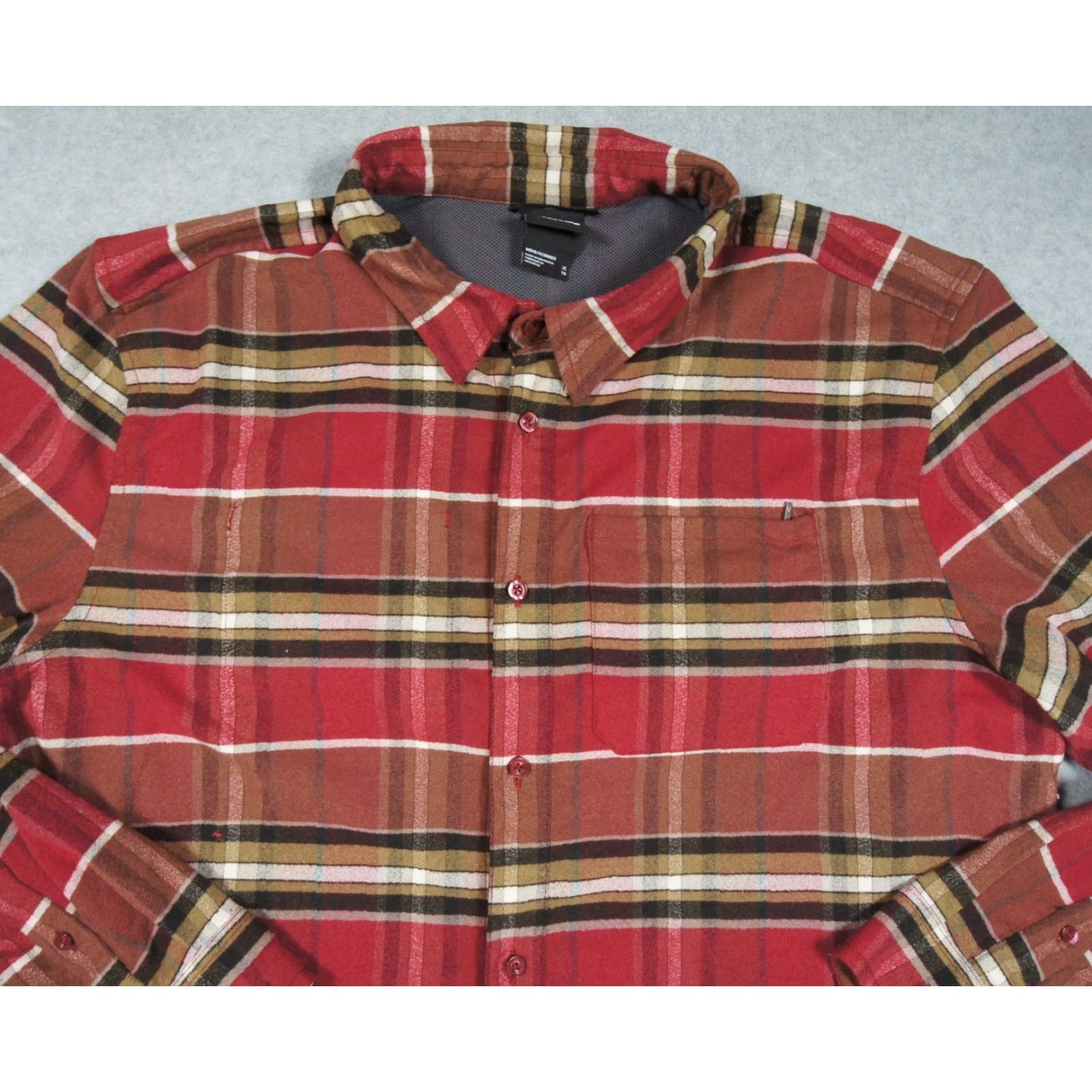 The North Face The North Face Shirt XLarge Red Flannel Button-Down Long-Sleeve Vented Mens Size US XL / EU 56 / 4 - 2 Thumbnail