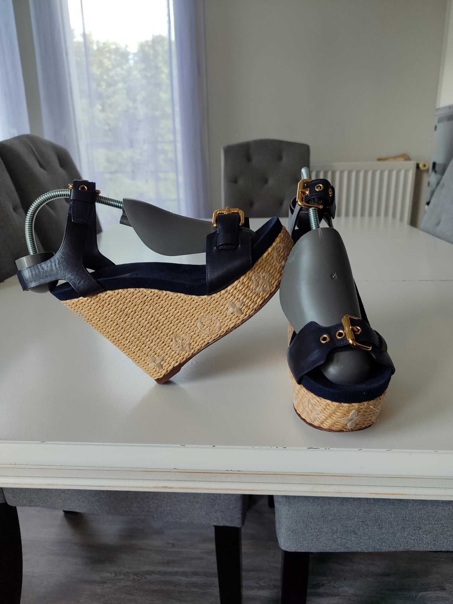 Louis Vuitton SANDALES COMPENSEES LOUIS VUITTON WEDGE Size US 7 / IT 37 - 6 Thumbnail