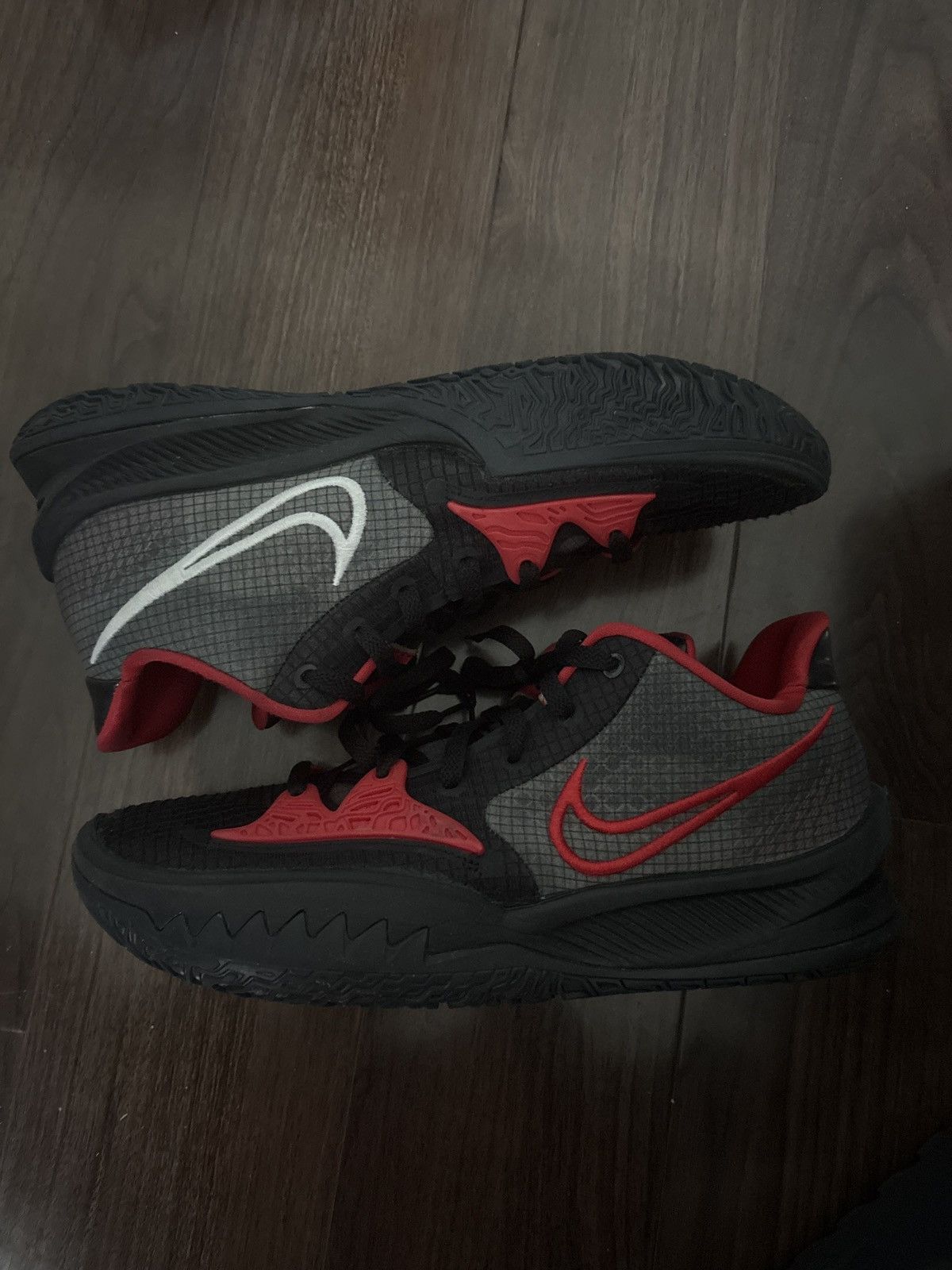 Nike Kyrie Low 4 Size US 12.5 / EU 45-46 - 2 Thumbnail