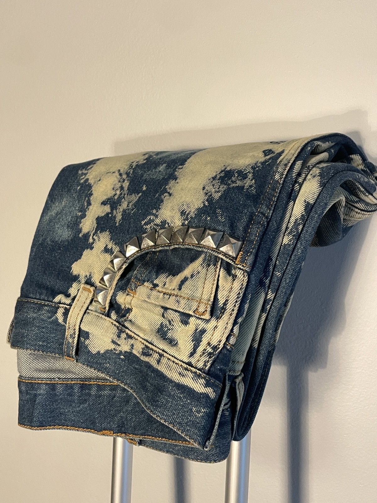Gucci Gucci Studded Bleach Denim Size 30 Size US 30 / EU 46 - 2 Thumbnail