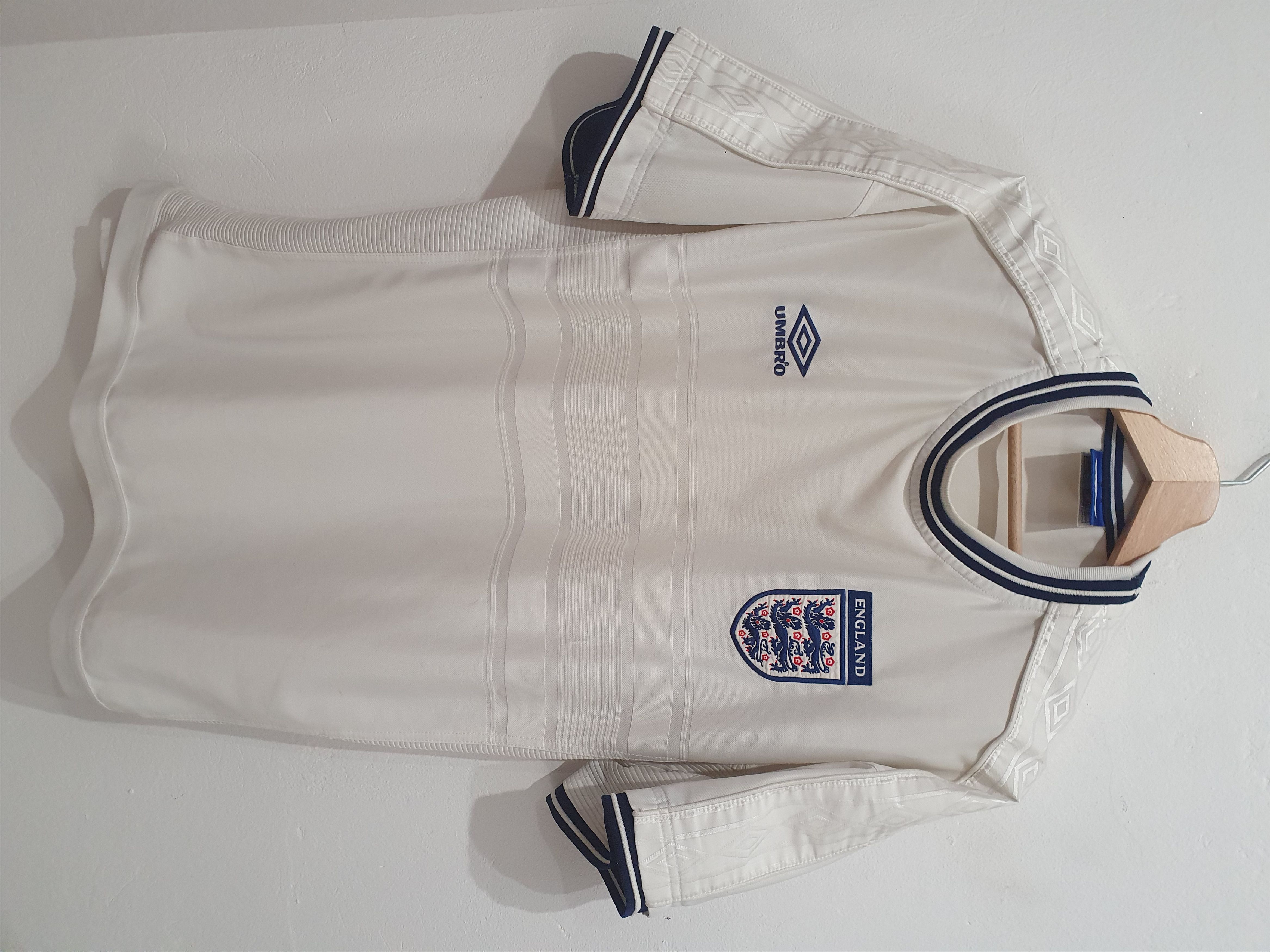 image of Umbro England 2000 Size XL Football Shirt Jersey in White, Men's