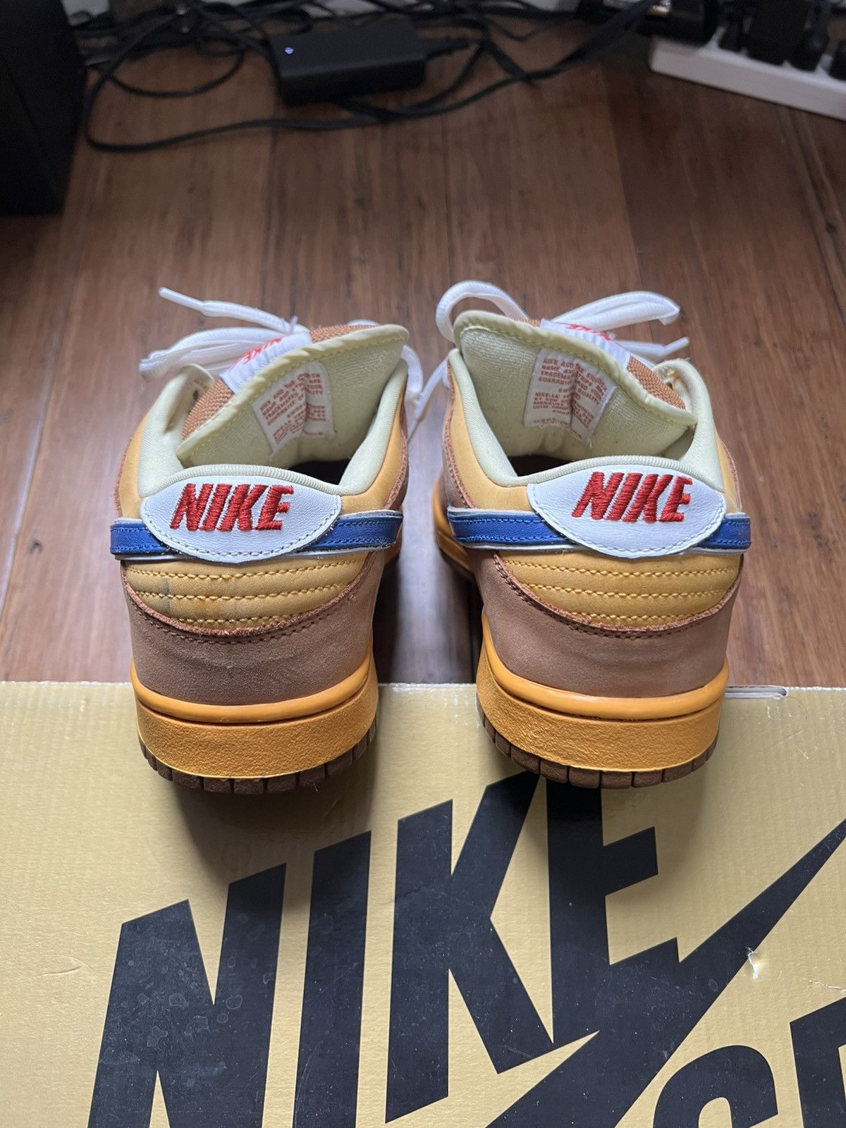 Nike SB Nike SB Dunk Low ‘Newcastle Brown Ale’ Size US 9.5 / EU 42-43 - 4 Thumbnail