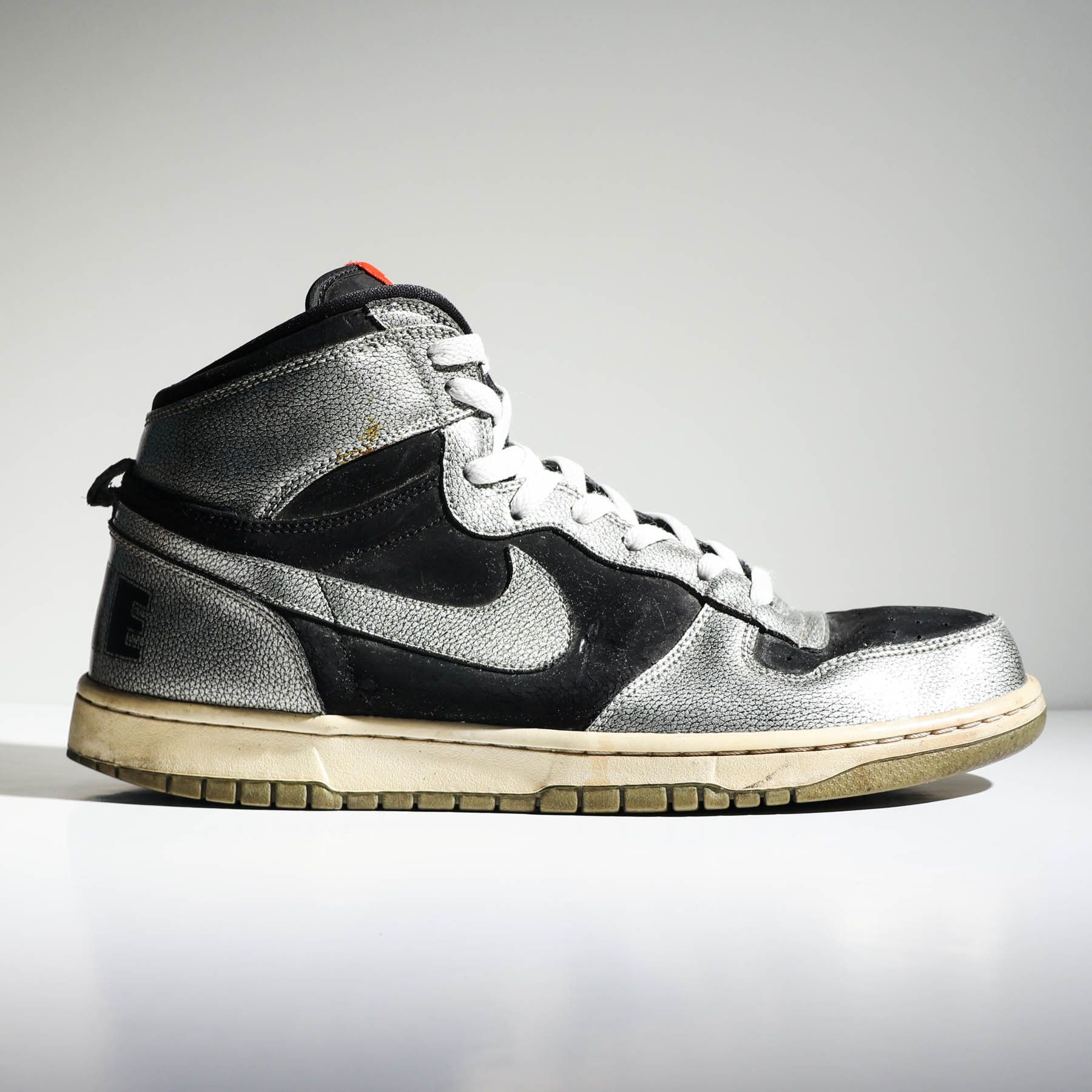 Nike Rare Nike Big Nike Logo Distressed Black Silver Sneaker 2010 Size US 10.5 / EU 43-44 - 1 Thumbnail