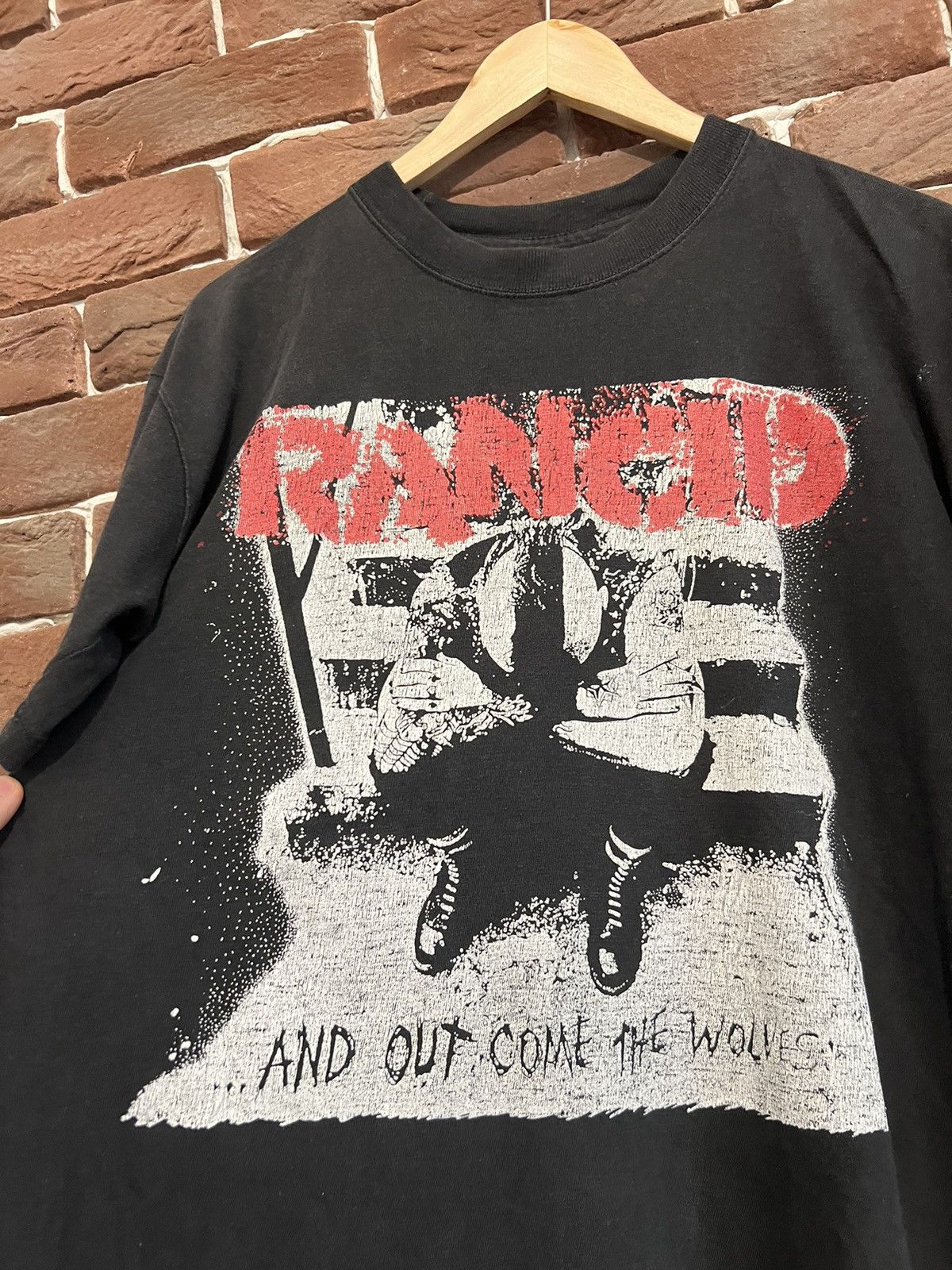 Band Tees Vintage 90s And out Come wolves Punk Band T Shirt Y2K Size US L / EU 52-54 / 3 - 3 Thumbnail
