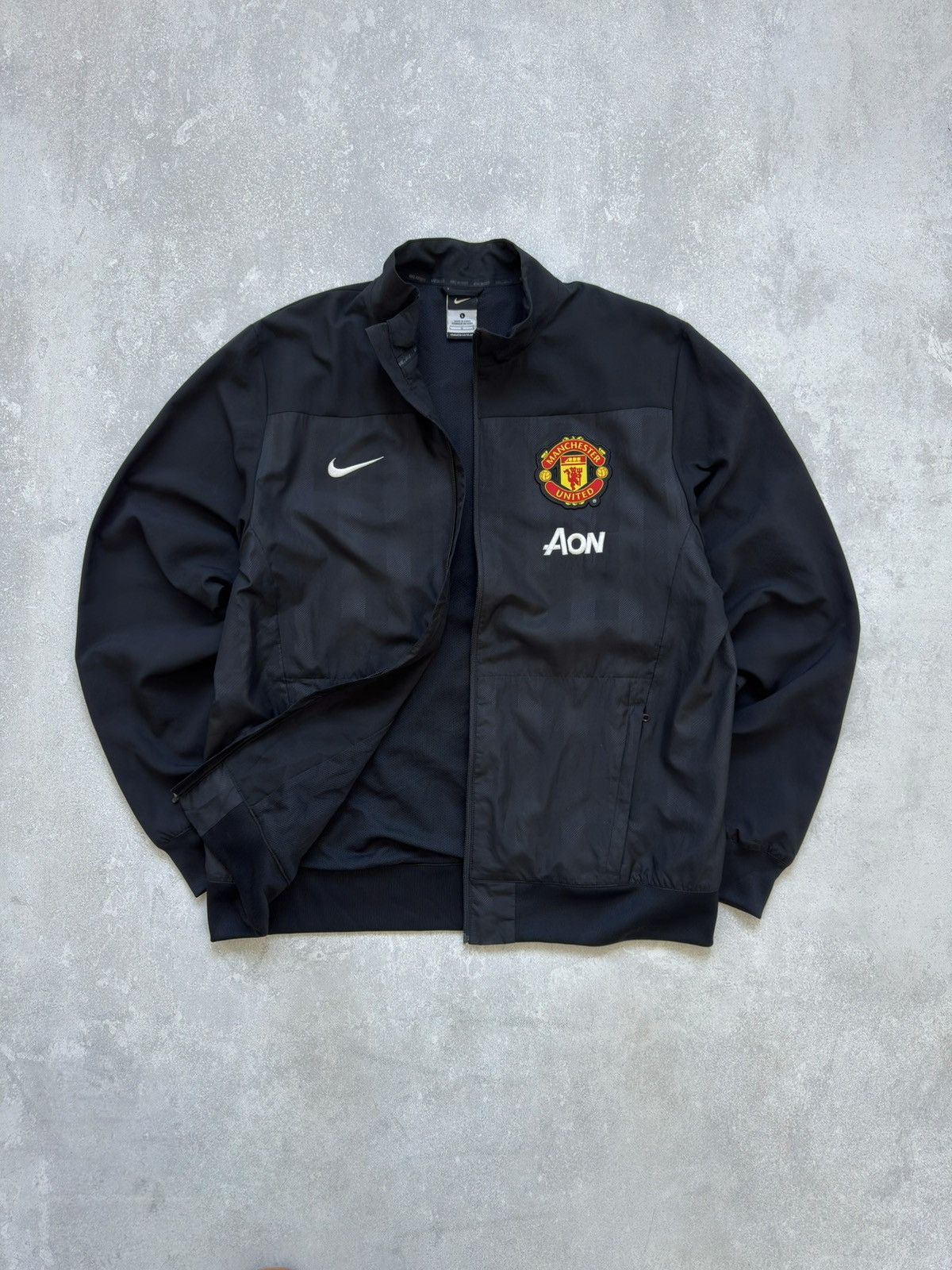 NIKE AIG Manchester United ナイロンジャケット s-l400.jpg