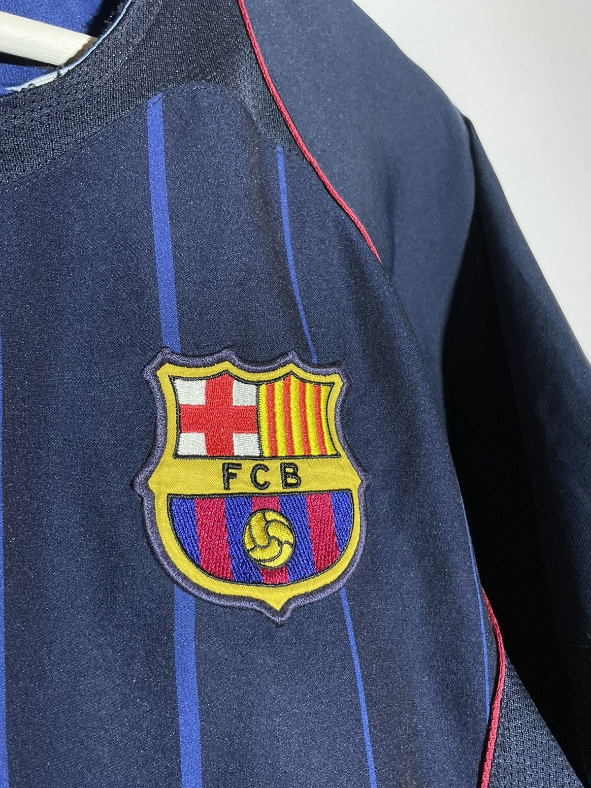 Nike Barcelona FC Nike 2004/05 Away Y2k Vintage Football Shirt Size US S / EU 44-46 / 1 - 4 Thumbnail