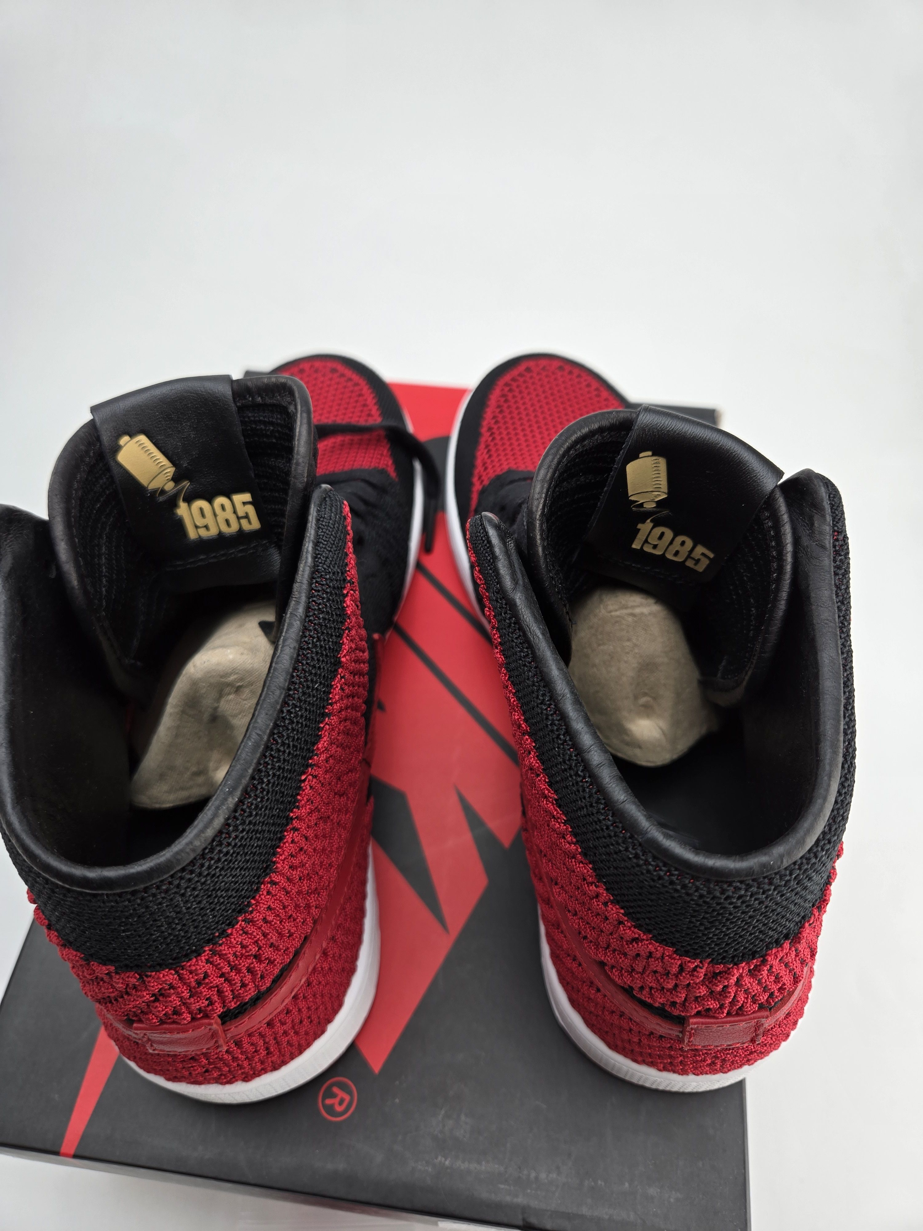 Jordan Brand Jordan 1 Flyknit Bred Size US 8.5 / EU 41-42 - 4 Thumbnail