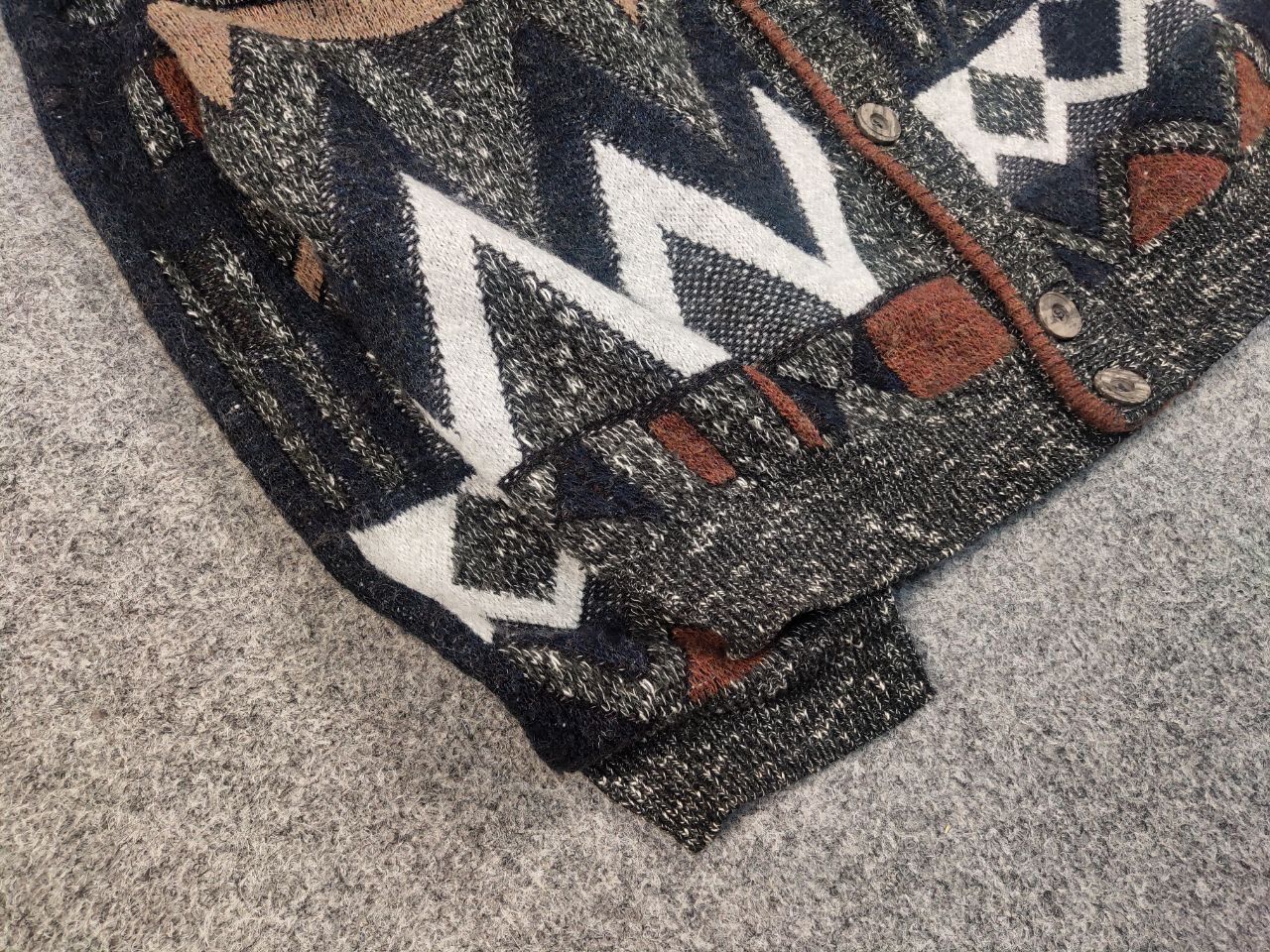 Japanese Brand Vintage 90's Japanese Style Knit Art Gray Pattern Cardigan Size US L / EU 52-54 / 3 - 6 Thumbnail