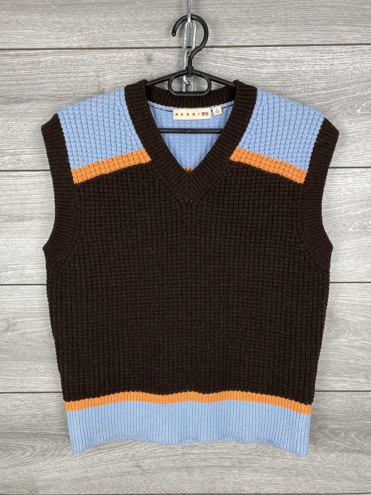 Marni Marni x Uniqlo V-Neck Knitted West Size XL / US 12-14 / IT 48-50 - 1 Thumbnail