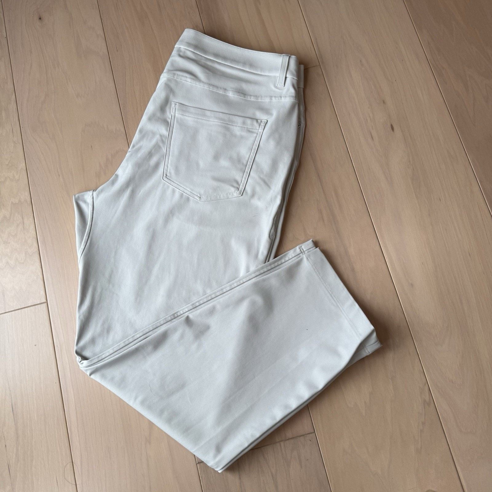 Lululemon Lululemon ABC Pants 35 White Cream Athleisure Workwear Size US 35 - 10 Thumbnail