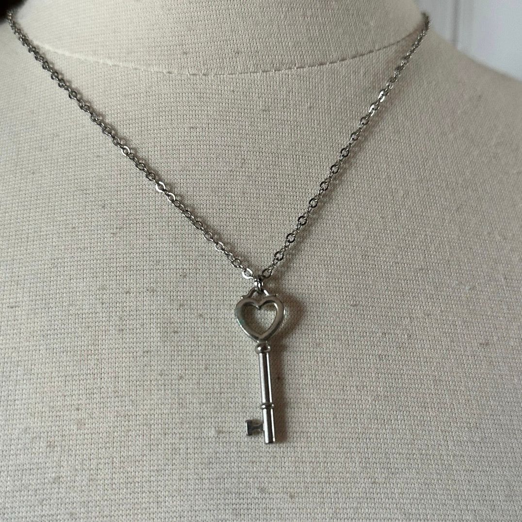 Other silver heart key pendant necklace Size ONE SIZE - 2 Thumbnail