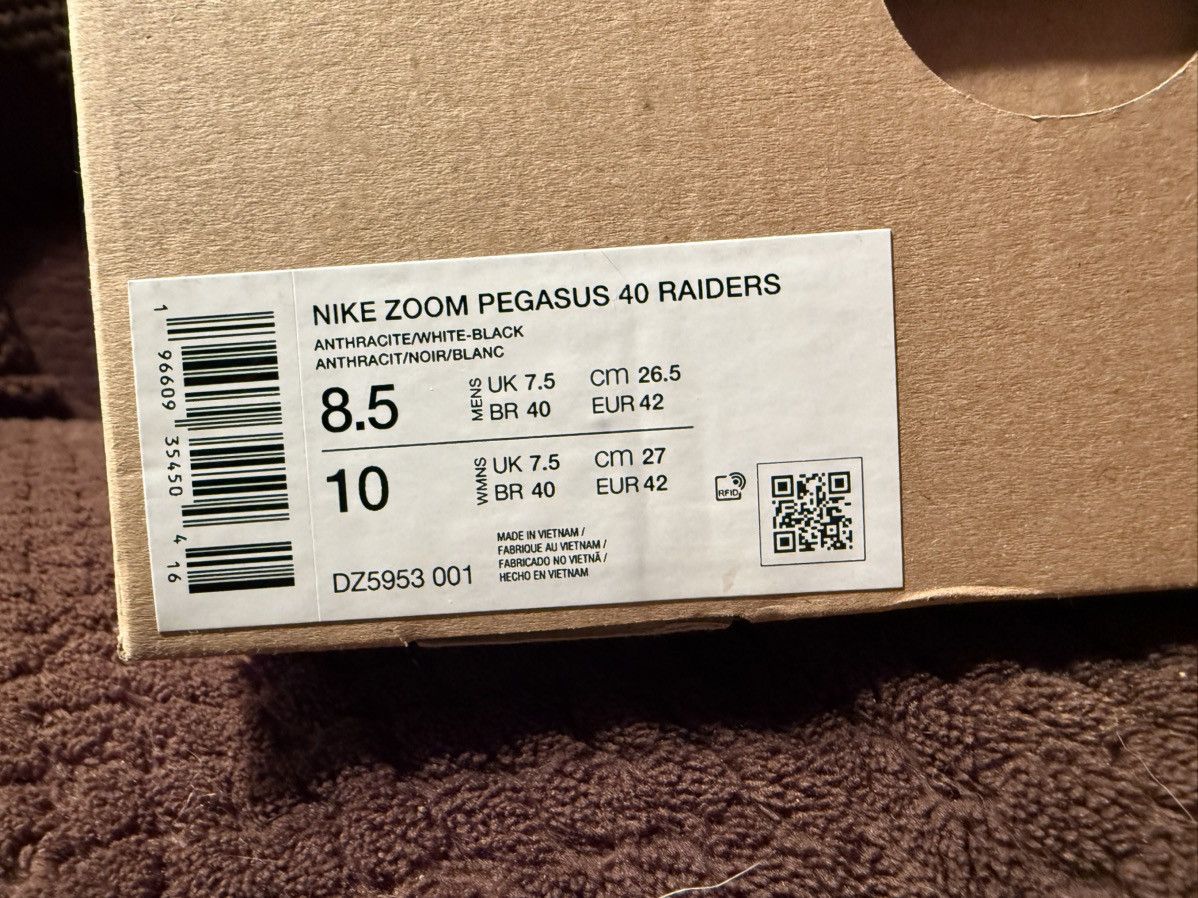Nike Nike Air Zoom Pegasus 40 NFL “Las Vegas Raiders” New in Box! Size US 8.5 / EU 41-42 - 3 Thumbnail