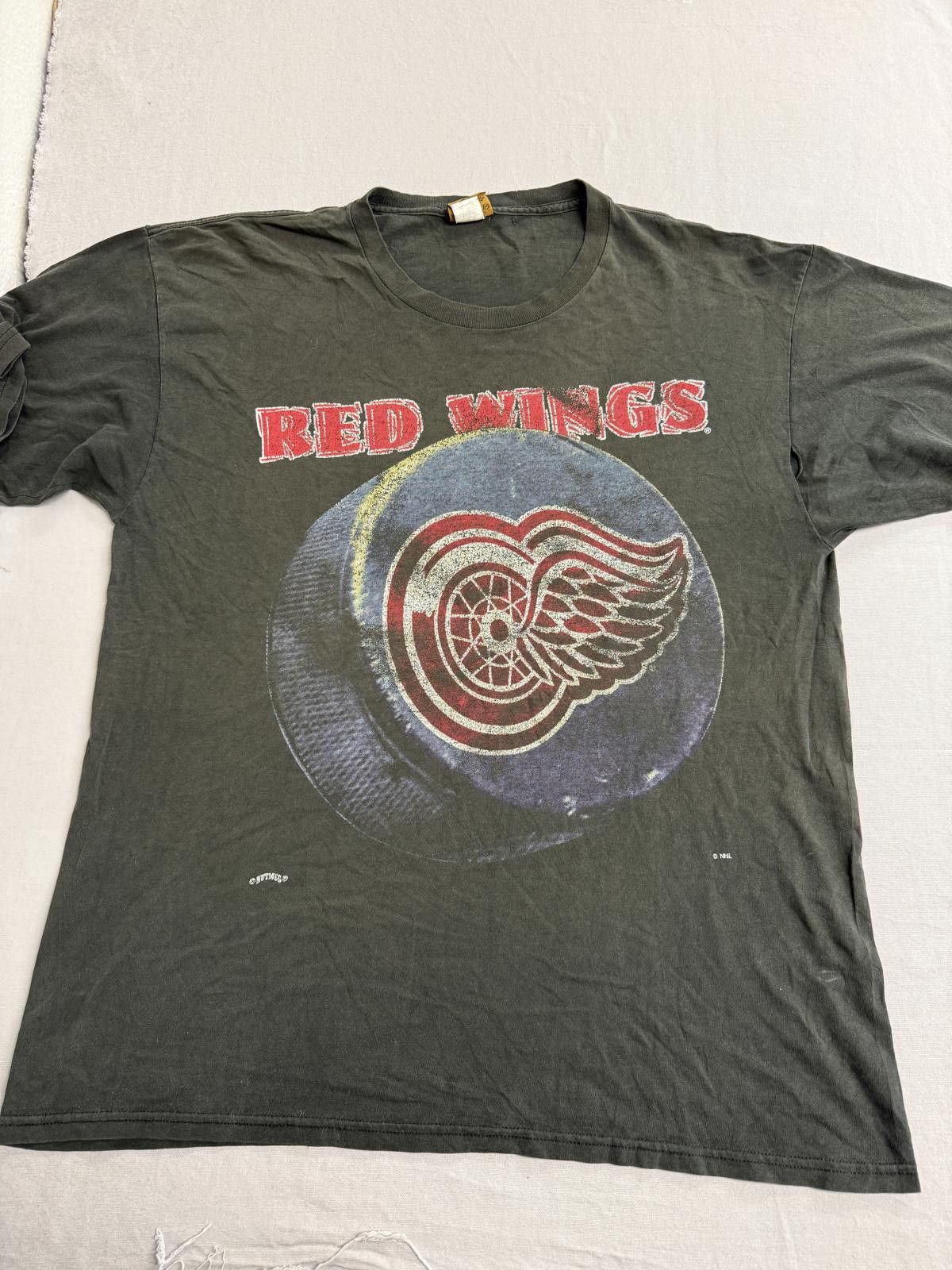Nutmeg Vintage Thrashed Detroit Red Wings Tee Nutmeg Giant Puck XL Size US XL / EU 56 / 4 - 1 Thumbnail