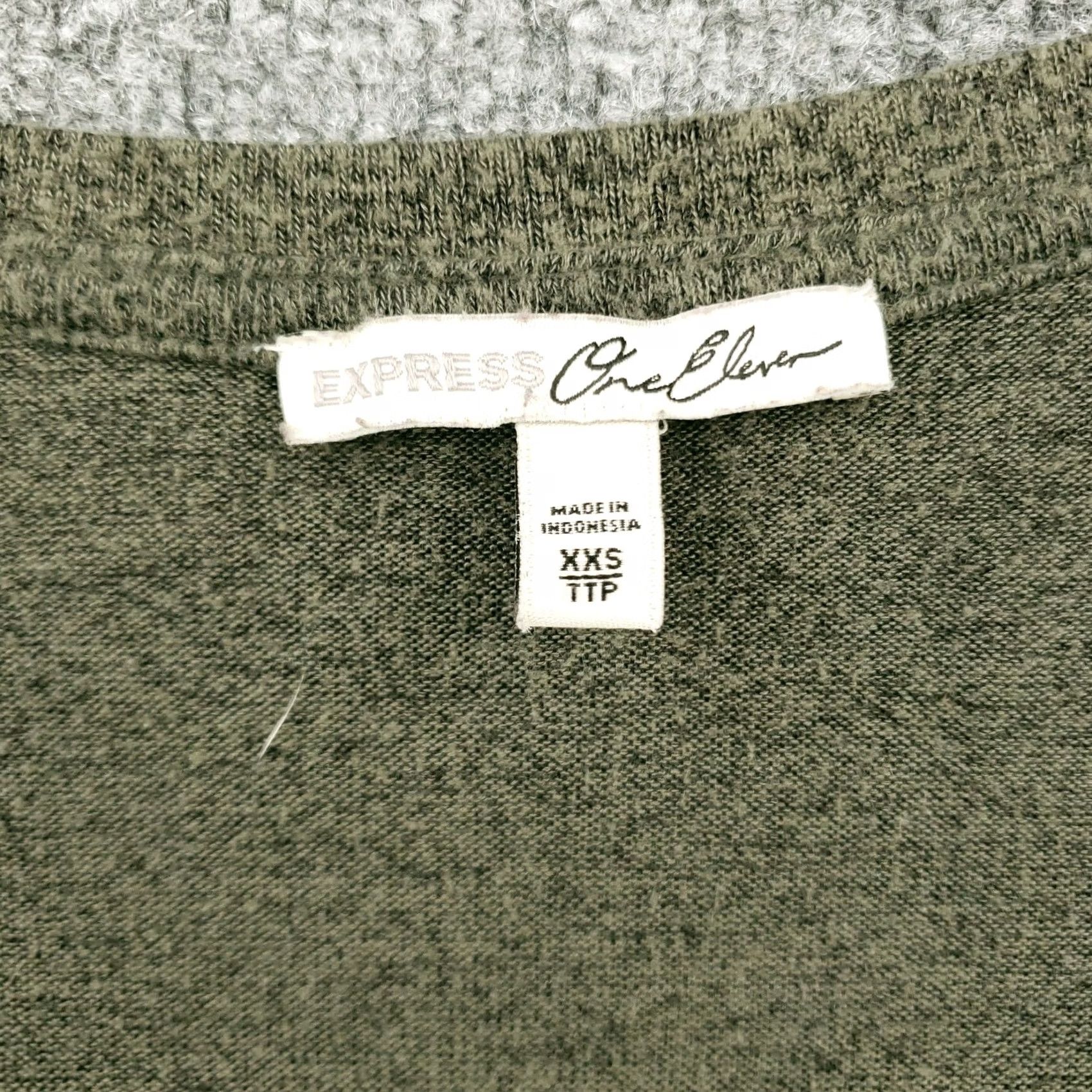 Express Express Green V-Neck 3/4 Sleeves Hi-Low Tee Womens XXS 2XS T-Shirt Size XXS / US 00 / IT 34 - 3 Thumbnail