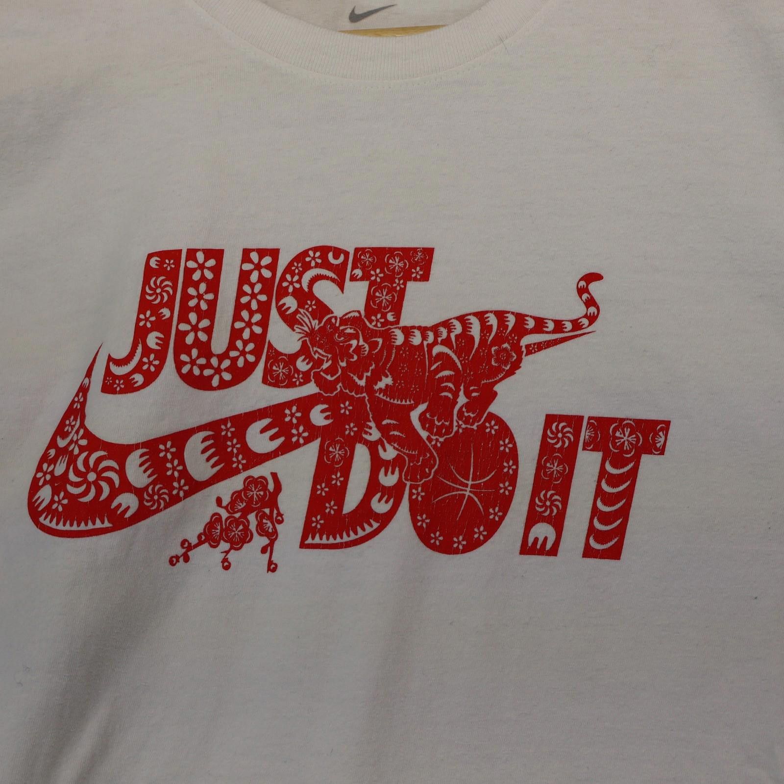 Nike Nike Men Small Short Sleeve Graphic Shirt Chinese New Years Size US S / EU 44-46 / 1 - 2 Thumbnail
