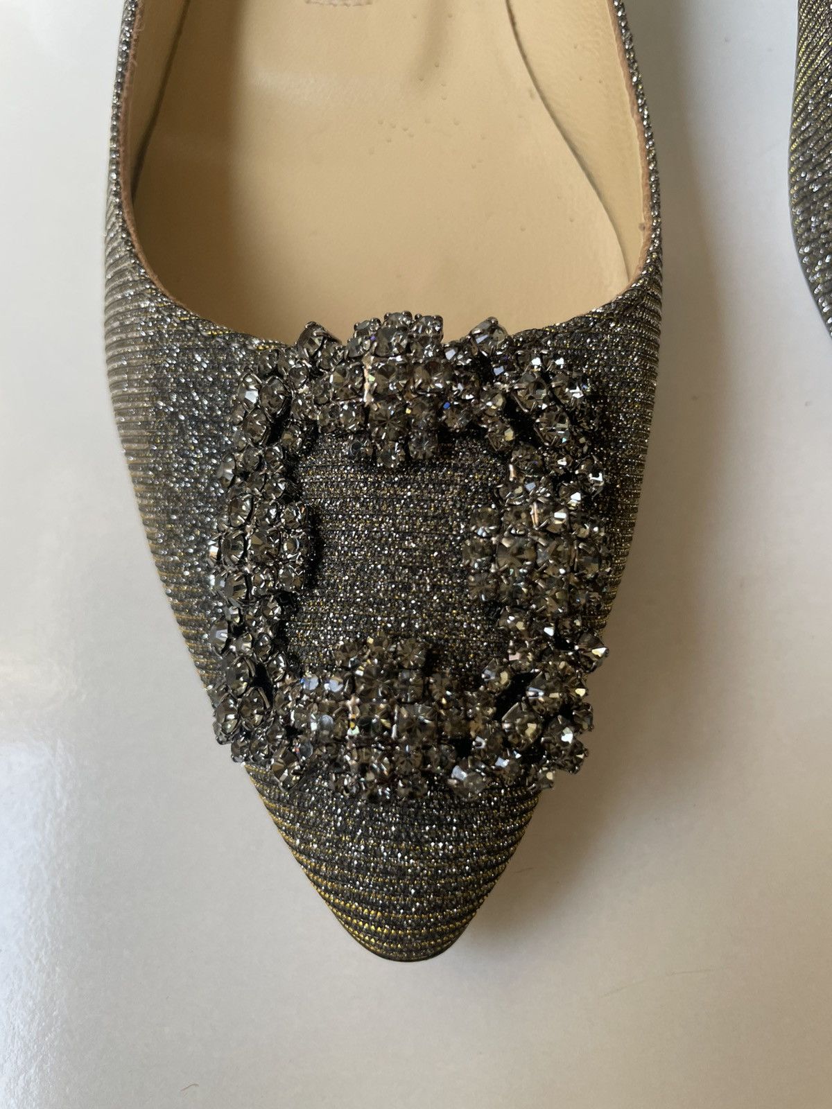 Manolo Blahnik Manolo Blahnik Hangisi Jeweled Glitter Silver Flats EUR 38 Size US 8 / IT 38 - 17 Thumbnail