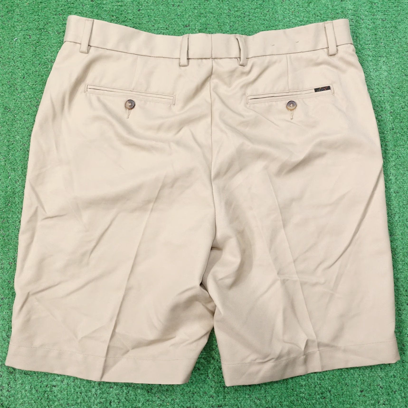 Vintage GREG NORMAN BEIGE FLAT FRONT POLYESTER GOLF SHORTS MENS SIZE 36 Size US 36 / EU 52 - 3 Thumbnail