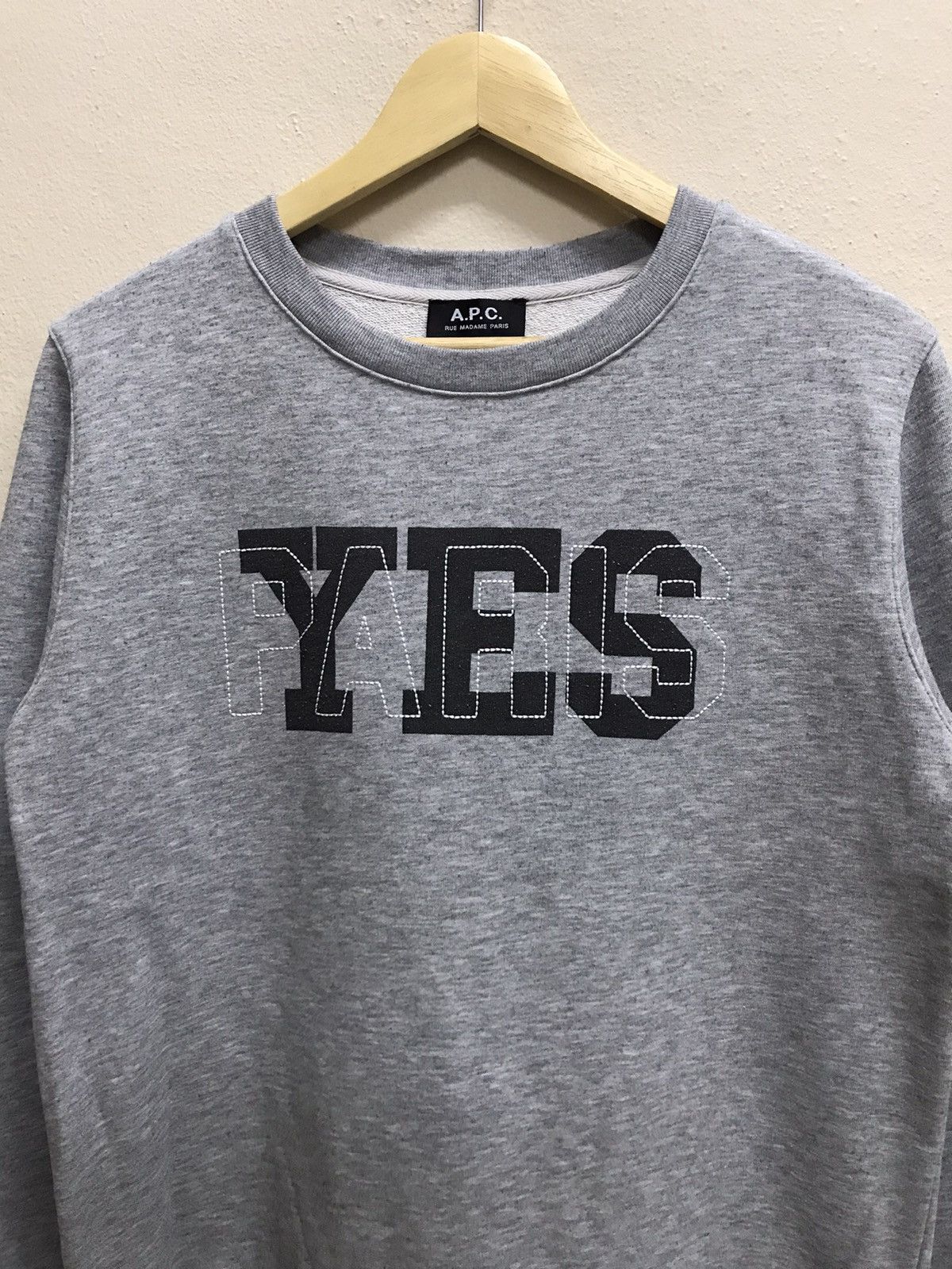 A.P.C. × Designer × Japanese Brand A.P.C. RUE MADAME PARIS YES PARIS SPELLOUT SWEATSHIRT Size US S / EU 44-46 / 1 - 4 Thumbnail