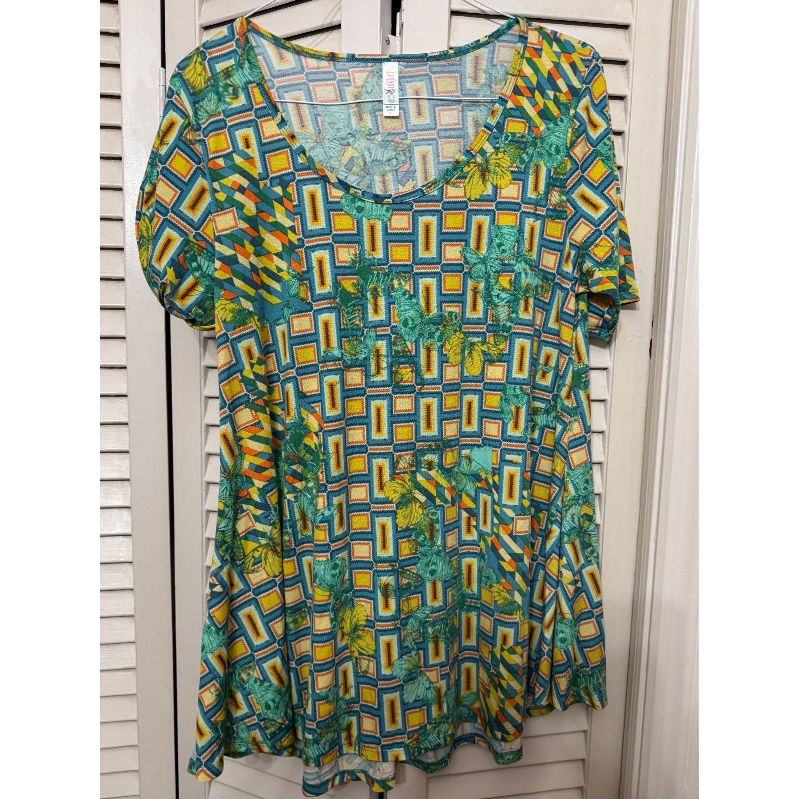 Other LuLaRoe Perfect Tee Misses Green Yellow Butterfly Geo Print Size L / US 10 / IT 46 - 2 Thumbnail