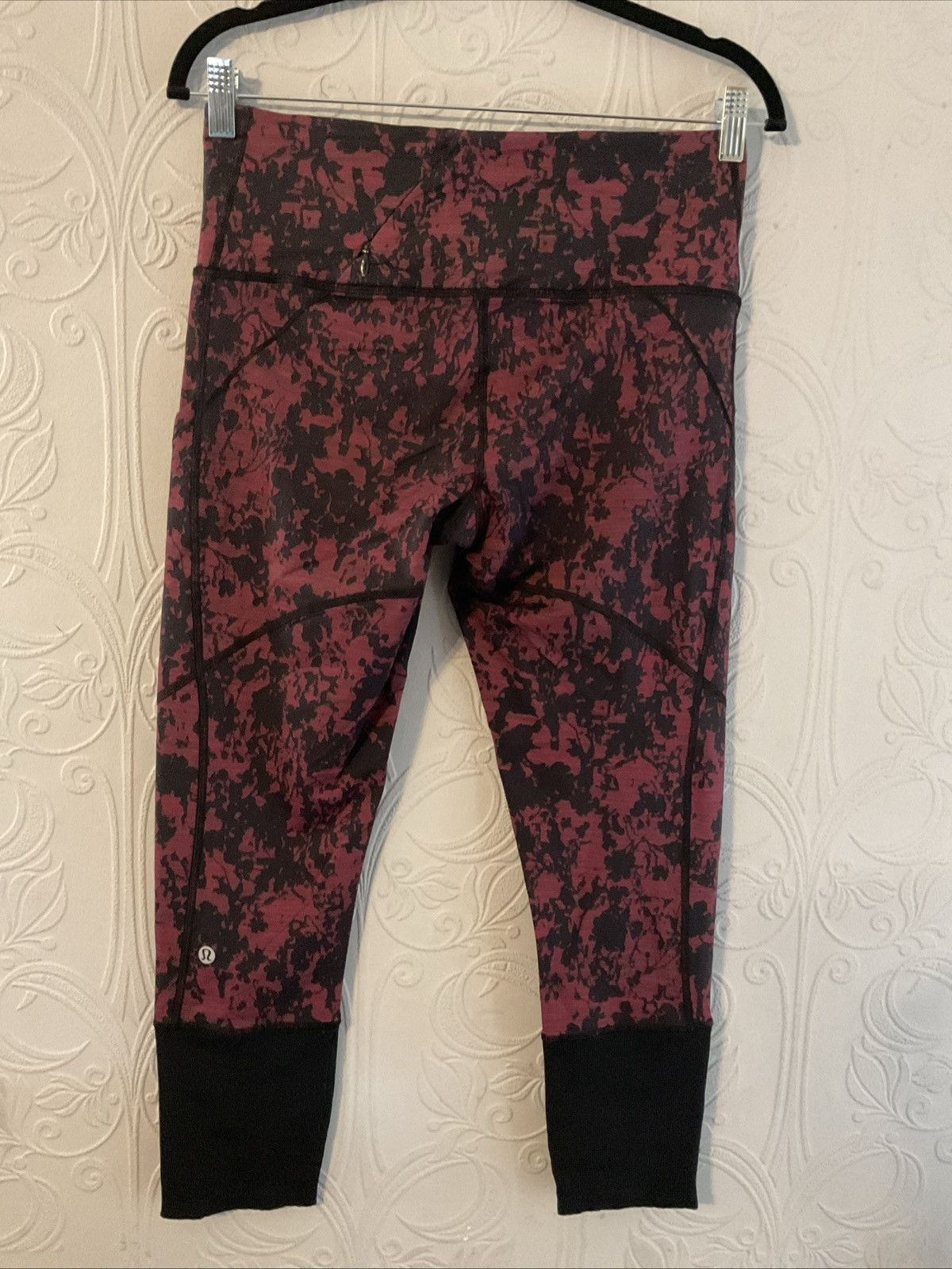 Lululemon Lululemon leggings in burgundy and black size m Size 30" / US 8 / IT 44 - 6 Thumbnail