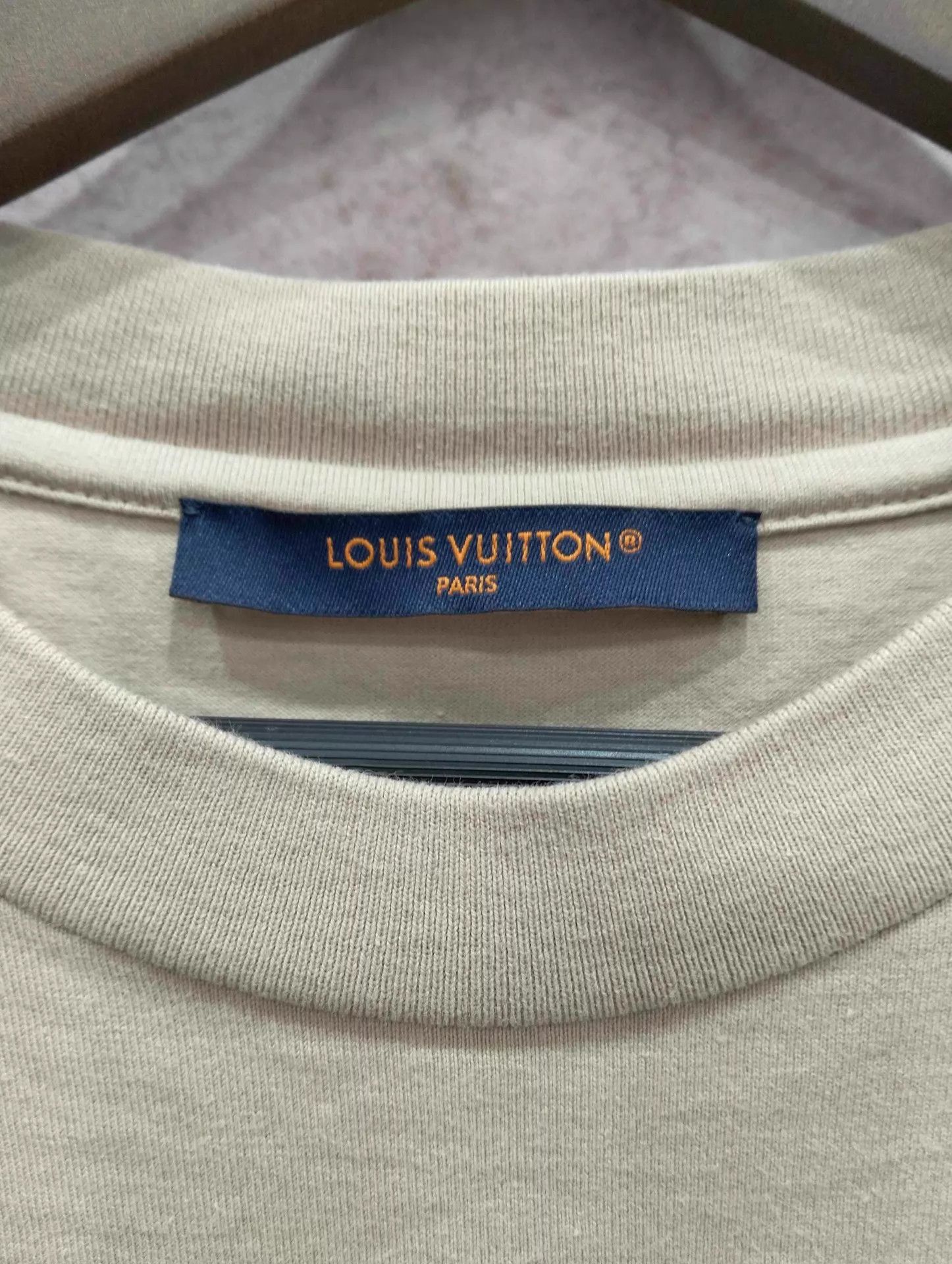 Louis Vuitton LV Embossed Logo Solid Short Tee S Size S / US 4 / IT 40 - 4 Thumbnail