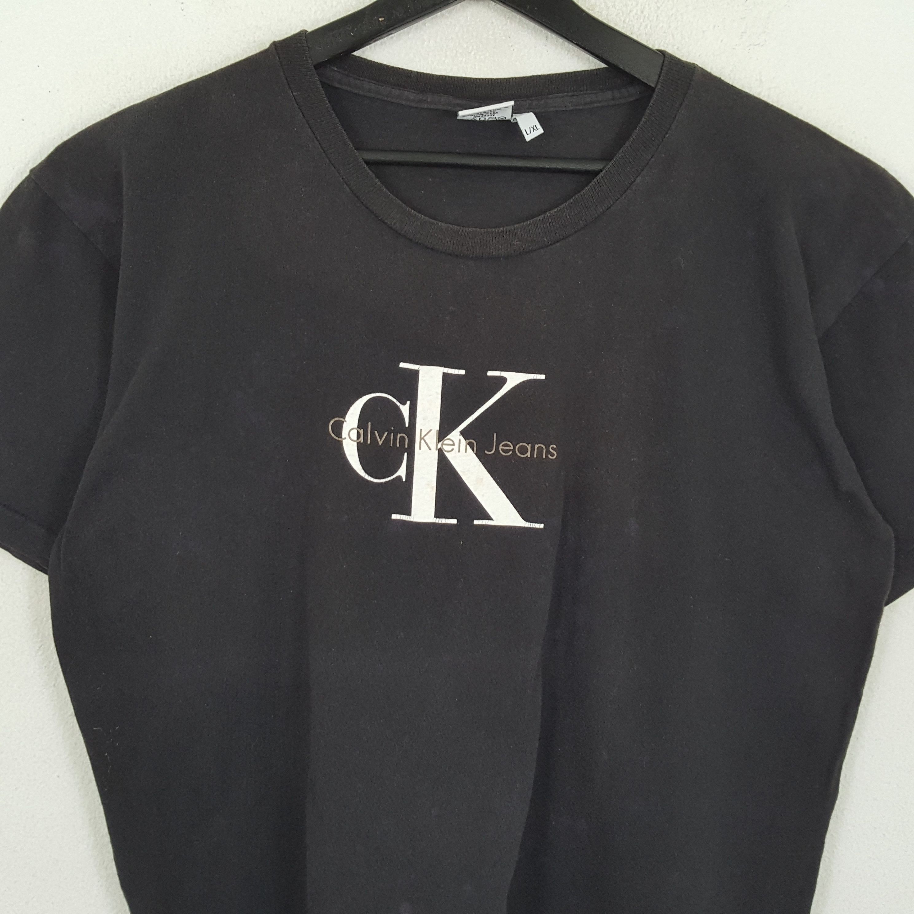 Calvin Klein × Vintage CLAVIN KLEIN Center Logo Design Fashion Vintage Tshirt Size US L / EU 52-54 / 3 - 2 Thumbnail