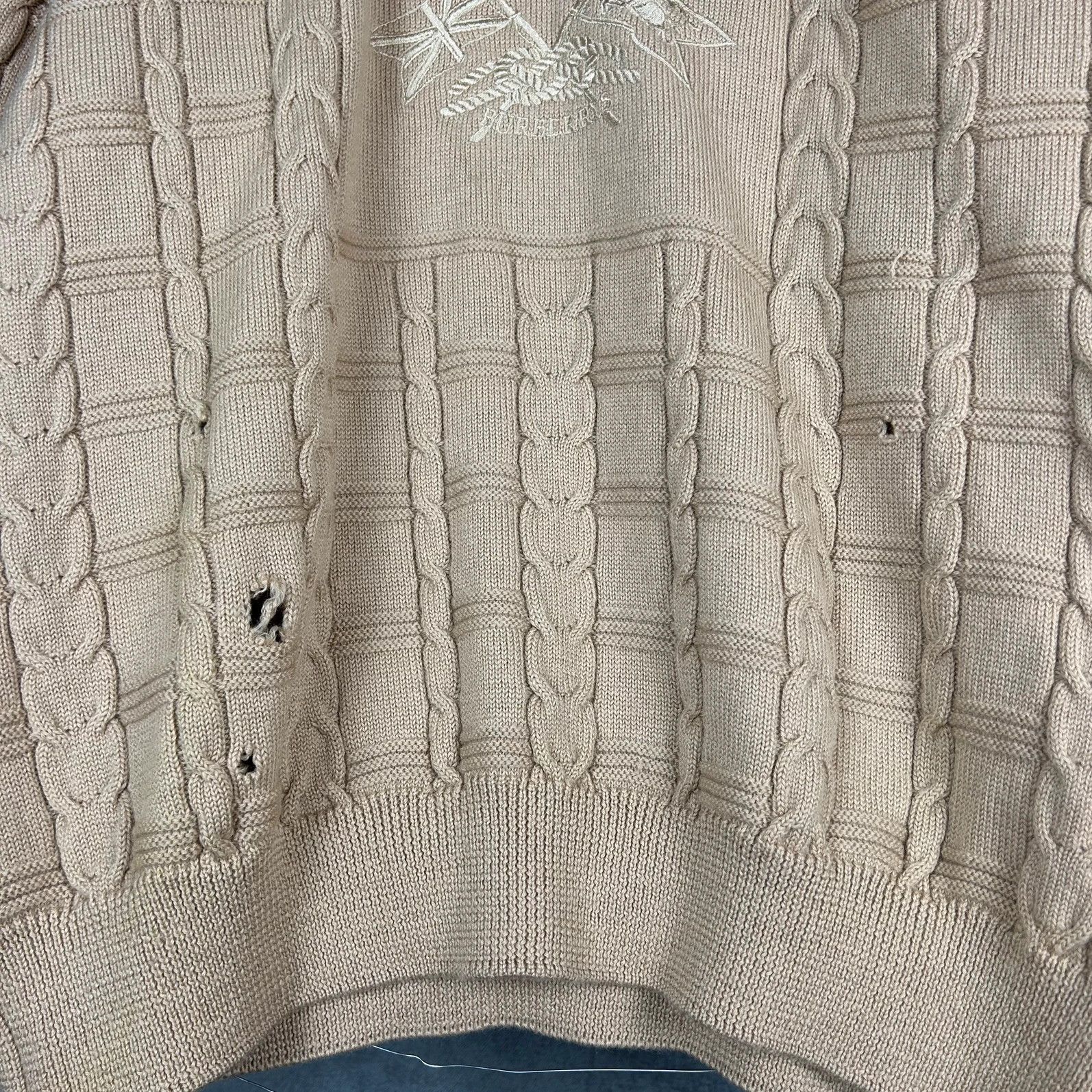 Burberry Burberrys knitwear vintage 90s beige big logo haft spellout Size US L / EU 52-54 / 3 - 4 Thumbnail