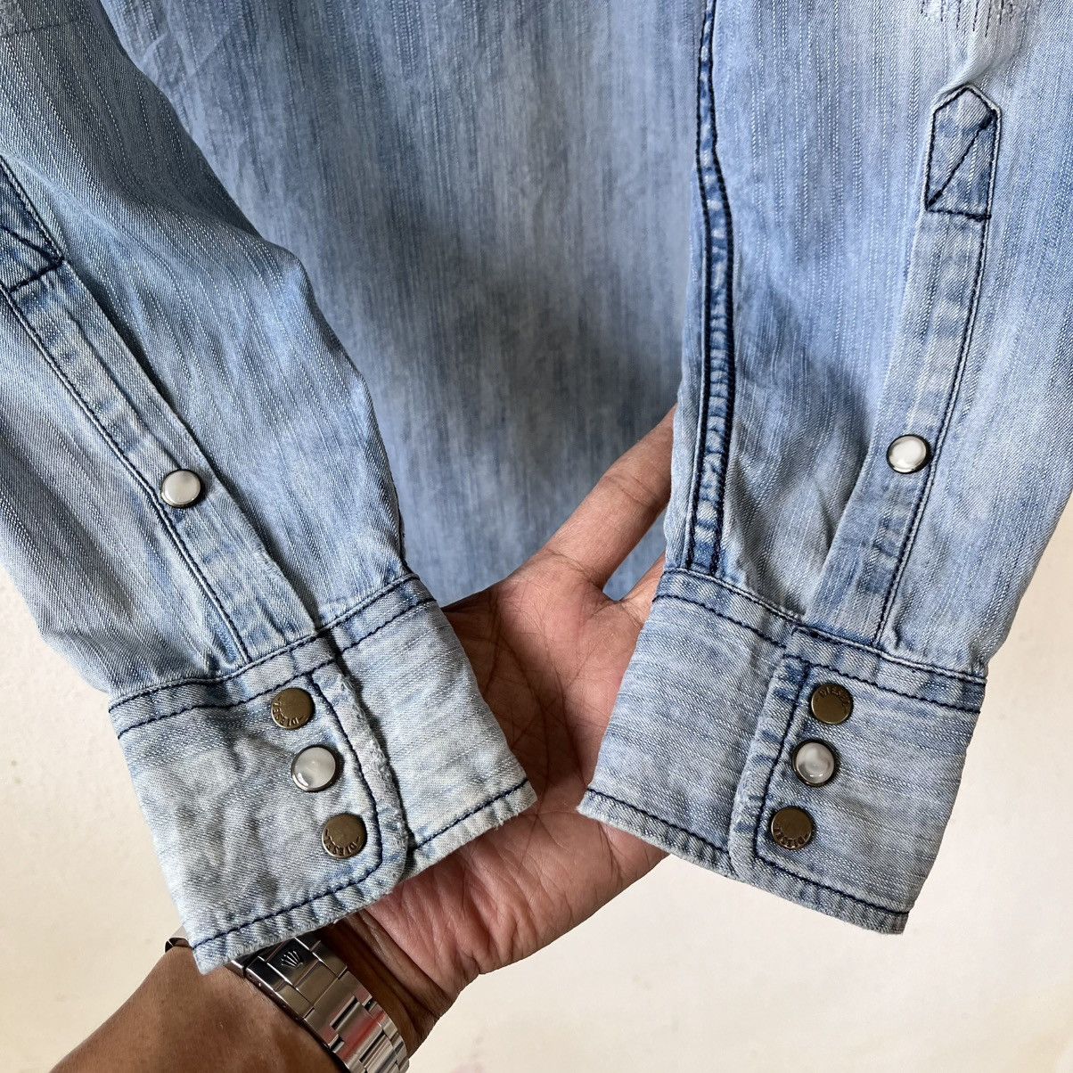 Diesel Diesel Distressed Western Denim Shirt Light Wash Size XS / US 0-2 / IT 36-38 - 12 Thumbnail