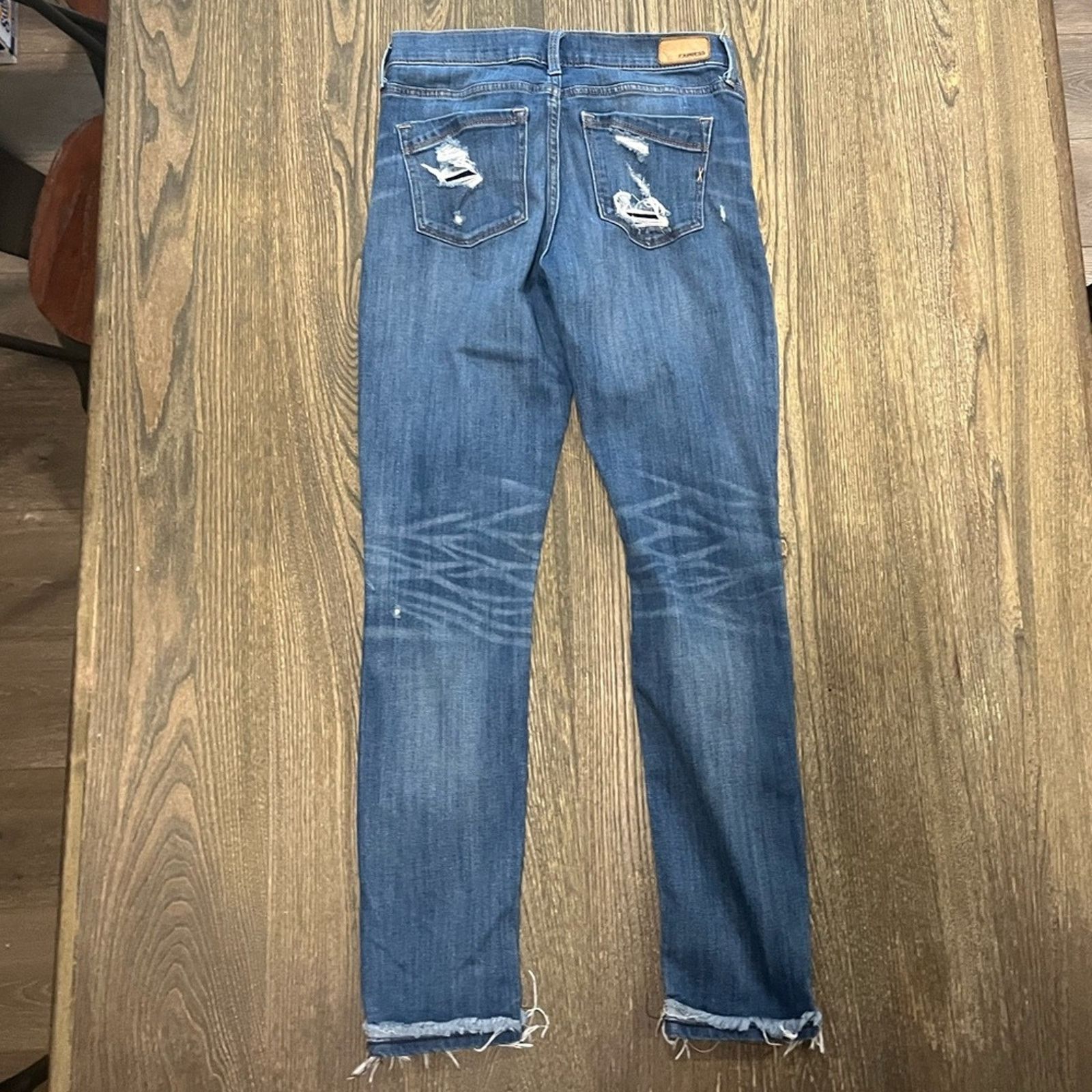 Express Express Super Skinny Jeans Mid Rise Whisker Distressed 2L Size 26" / US 2 / IT 38 - 11 Thumbnail