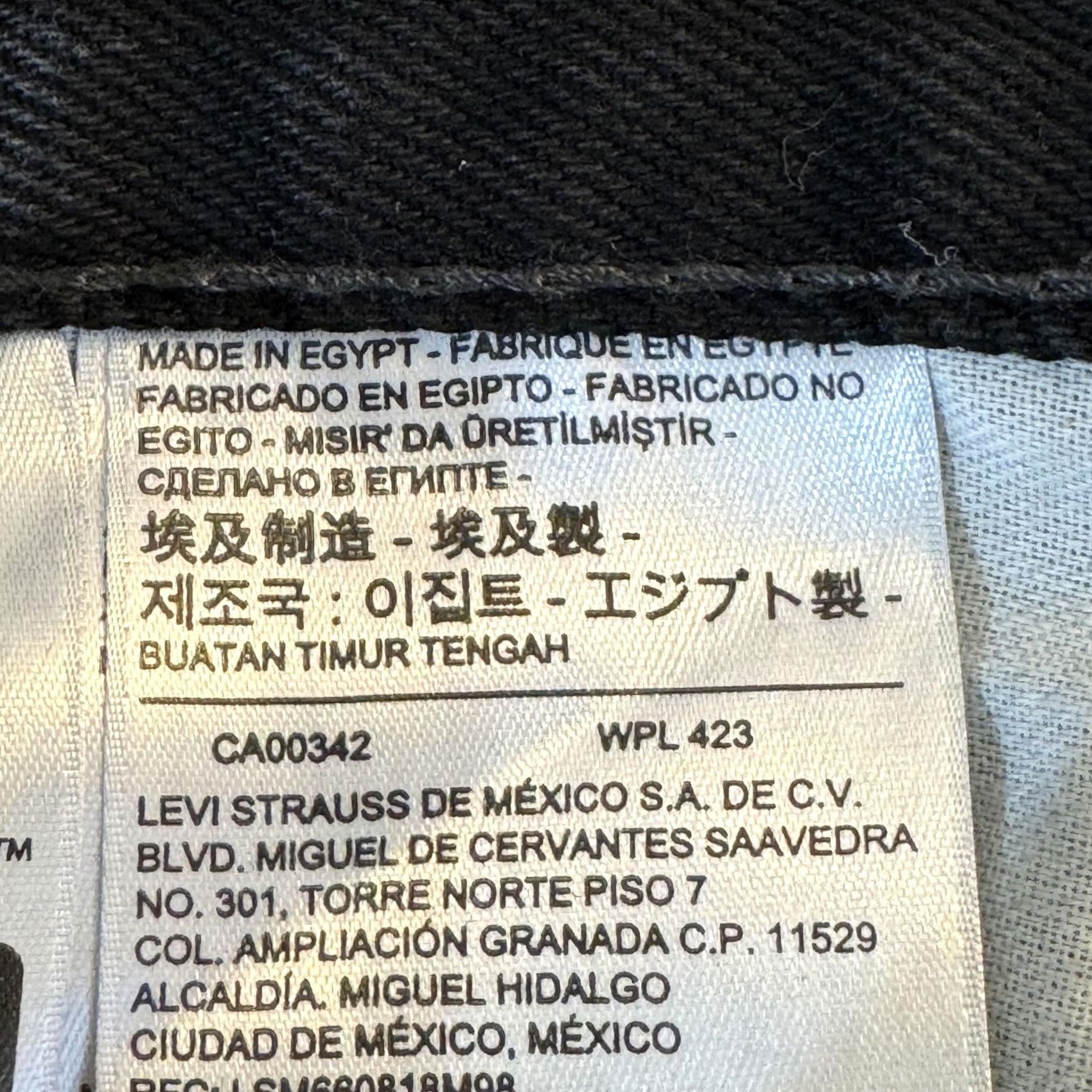 Levi's VINTAGE Levis 550 Jeans Mens 44x30 Black Relaxed Fit Tapered Leg Denim Zip Fly Size US 44 / EU 60 - 4 Thumbnail