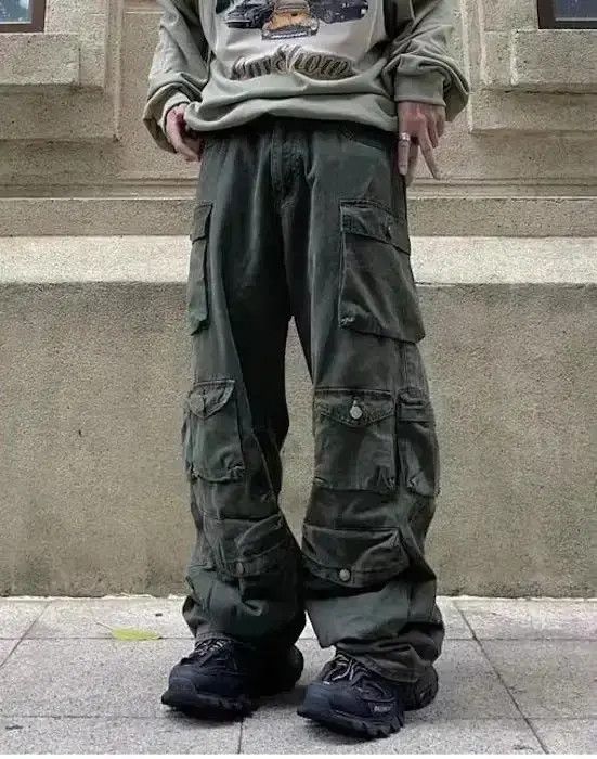Japanese Brand Utility grunge multi pocket cargo pants Size US 32 / EU 48 - 1 Thumbnail