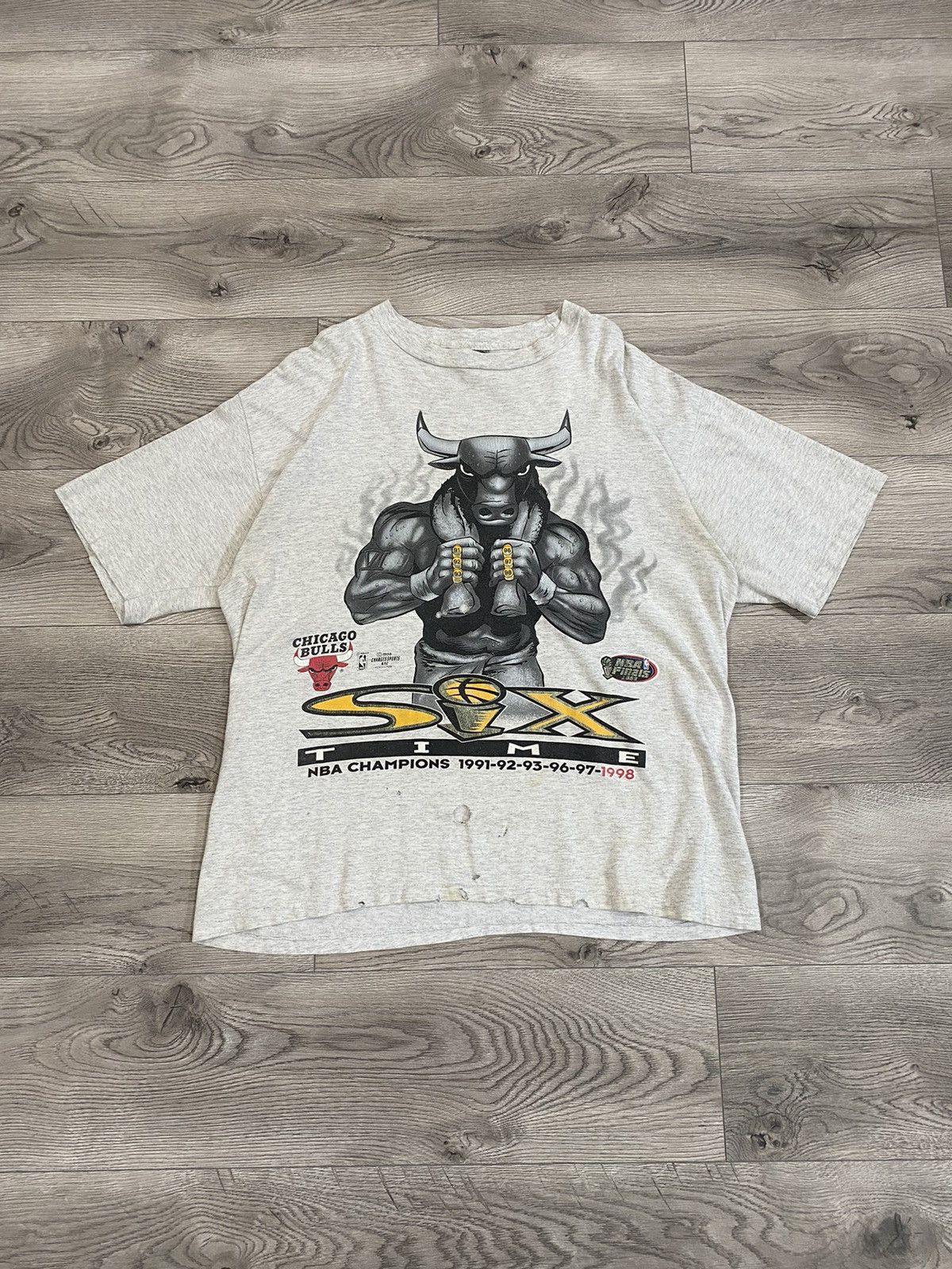 Designer × Vintage 1998 Chicago Bulls 6 Time NBA Finals Champion Shirt Size US XL / EU 56 / 4 - 1 Thumbnail