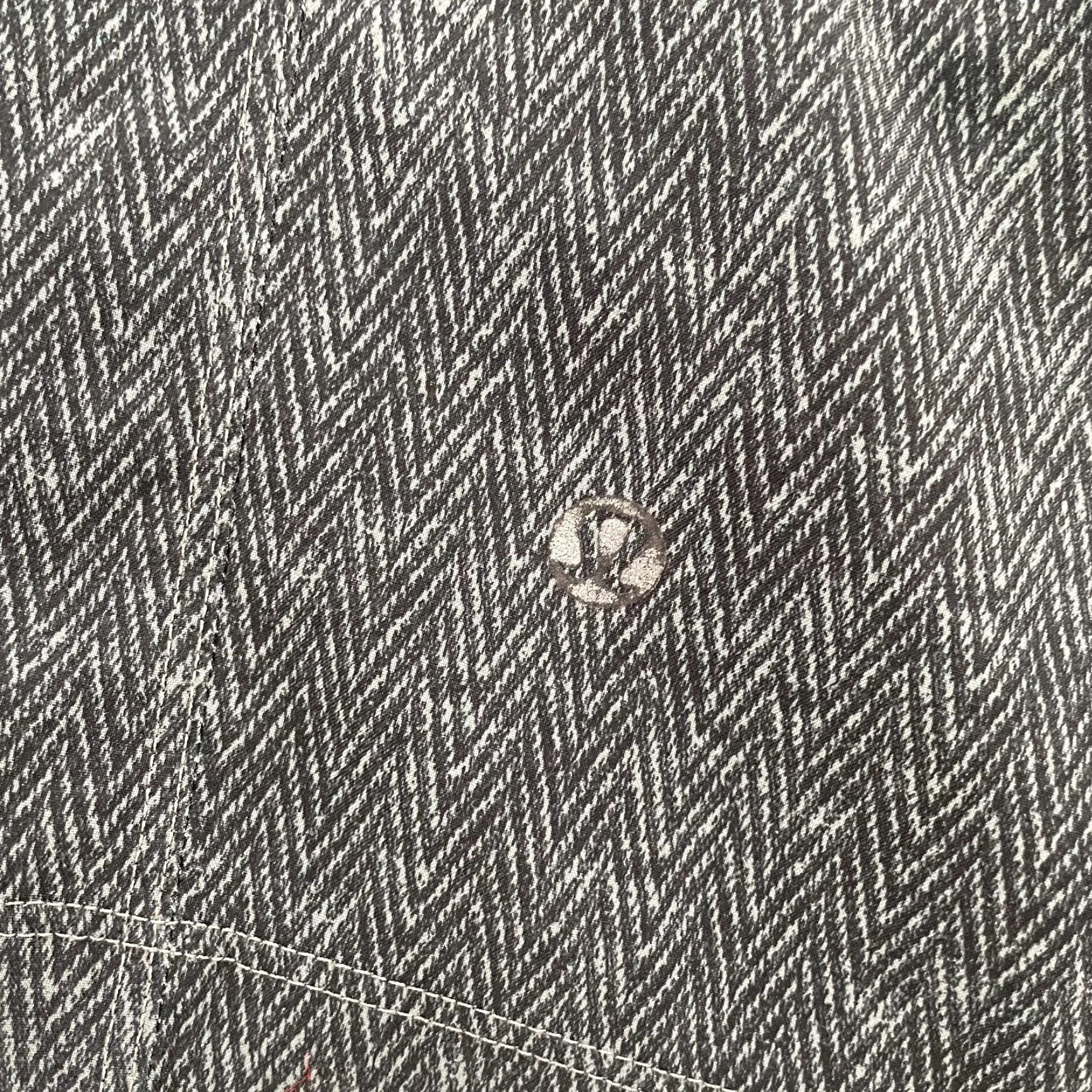 Lululemon Lululemon T.H.E. Unlined Short Mens L Gray Drawstring Side Pocket Activewear Size US 33 - 5 Thumbnail