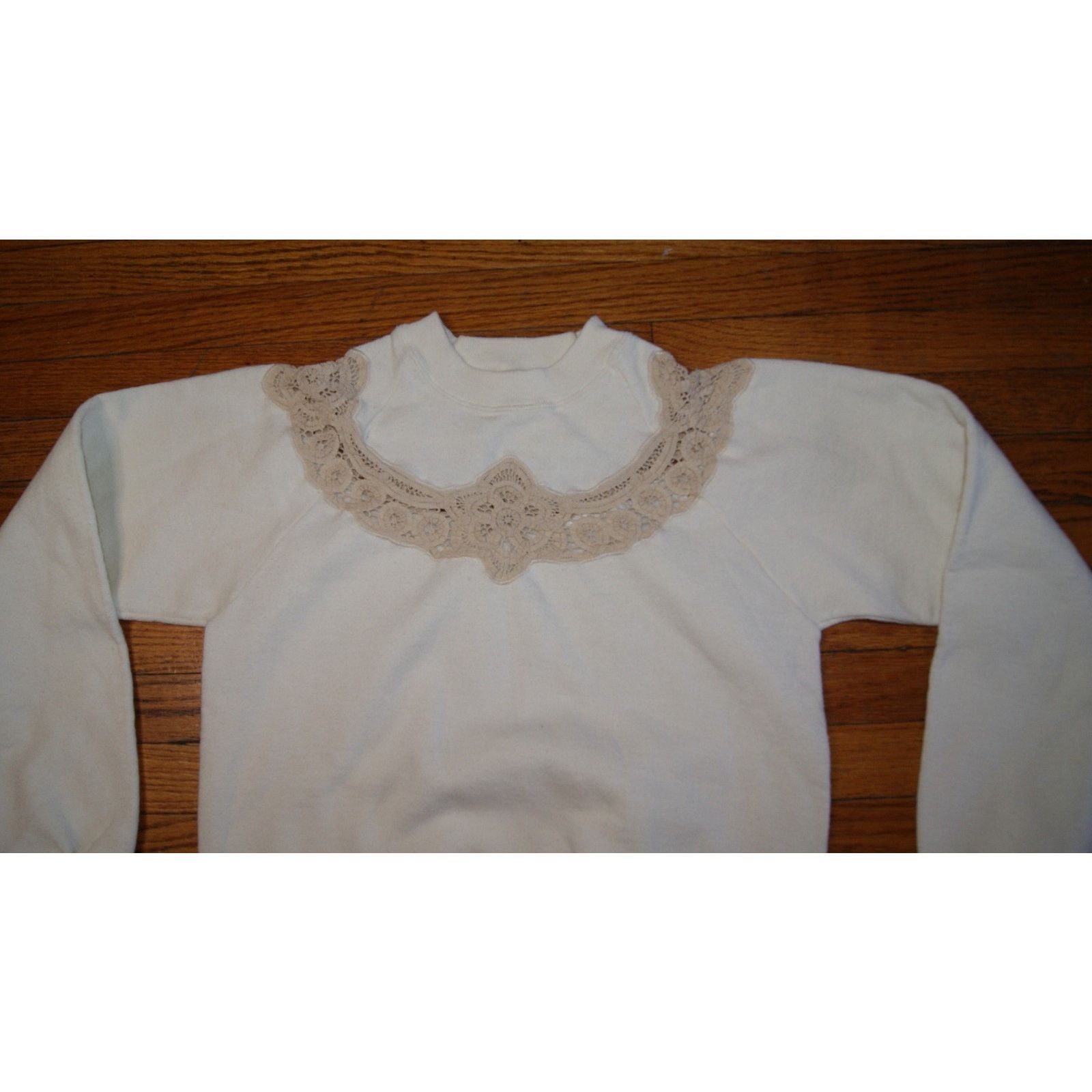 Jerzees VTG Womens Crocheted Doily Neck M Sweatshirt Jerzees USA Size M / US 6-8 / IT 42-44 - 1 Thumbnail