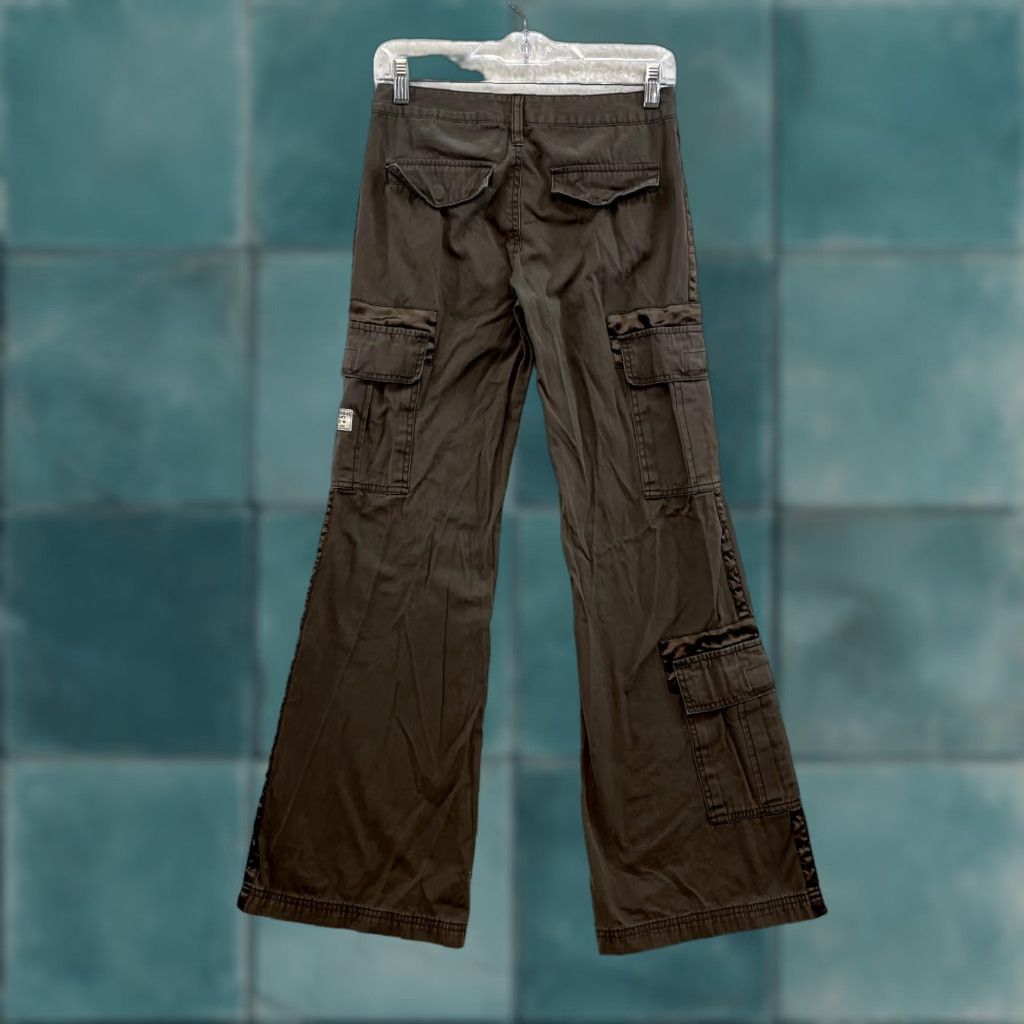 Vintage Y2K Vintage Low Rise Cargo Flare Pants 2 25 Brown Cyber Fairy Tech Gorpcore Womens 2 Cotton Grunge Unionbay Size 26" / US 2 / IT 38 - 1 Thumbnail