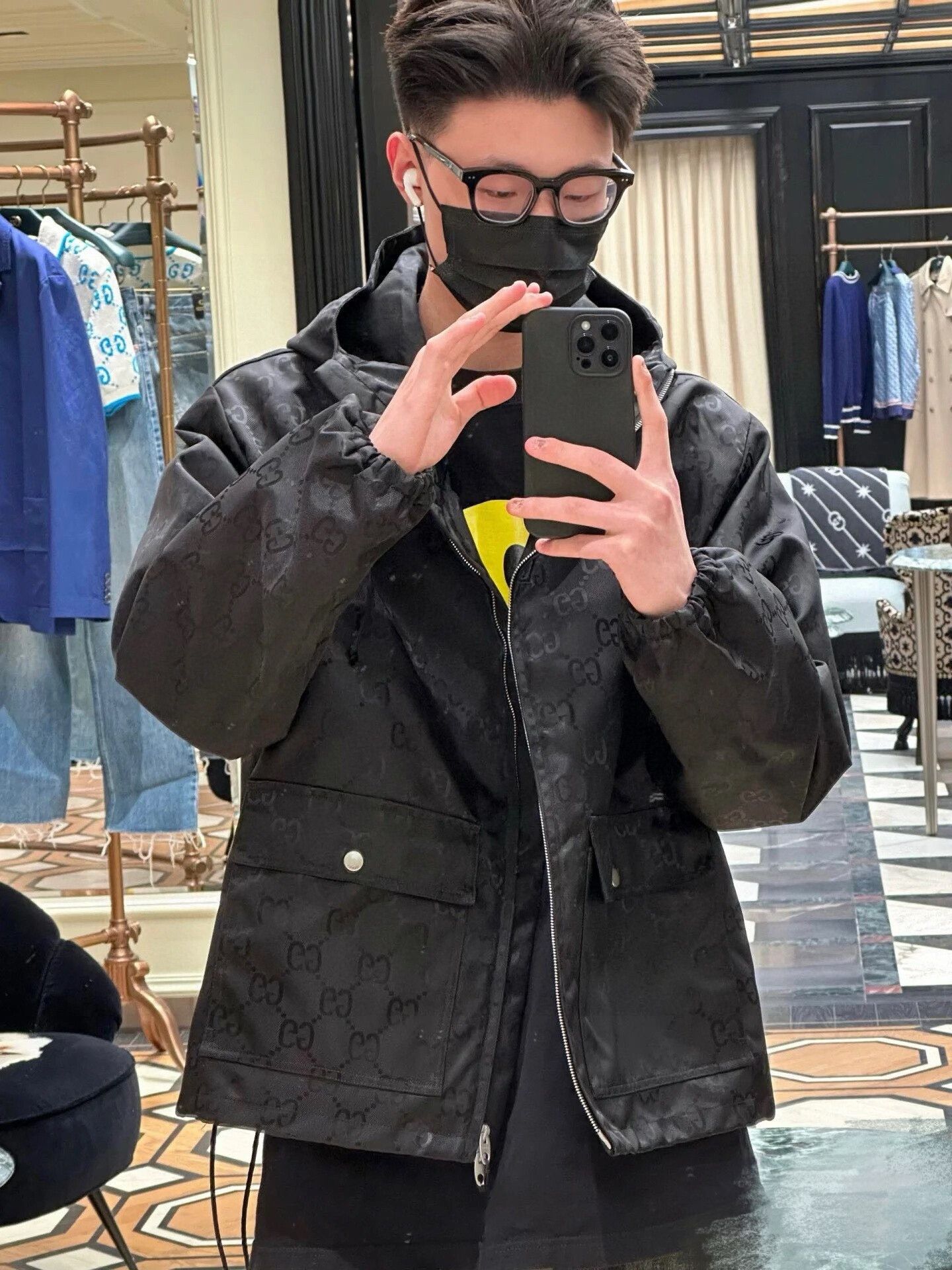 Gucci gucci full logo black coat size 50 Size US M / EU 48-50 / 2 - 9 Thumbnail
