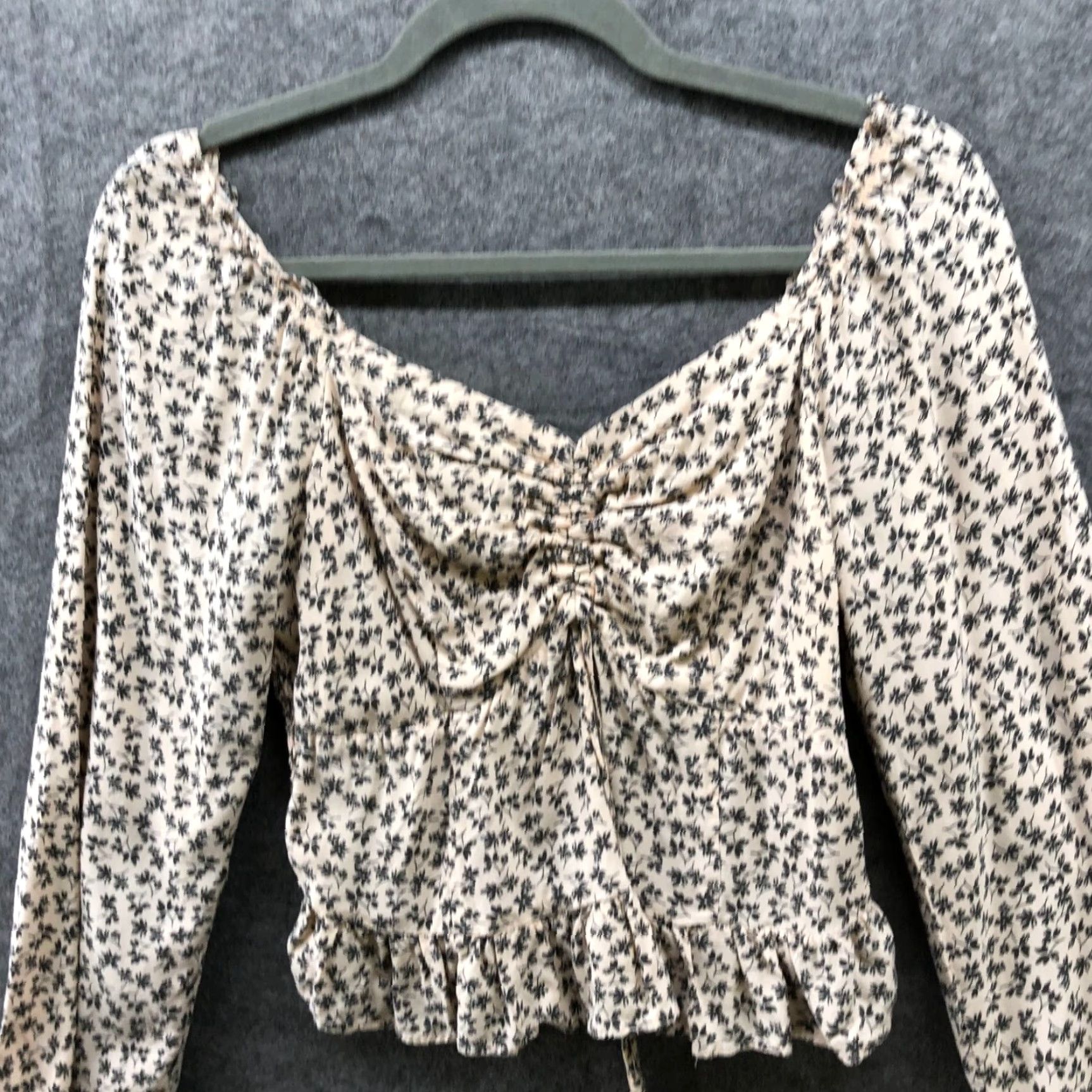 Vintage Japna Smocked Blouse Womens M Long Sleeve Beige Floral Ruffle Drawstring Wool? No—Rayon Blouse - Bohemian Cropped Casual Womens M Size M / US 6-8 / IT 42-44 - 4 Thumbnail