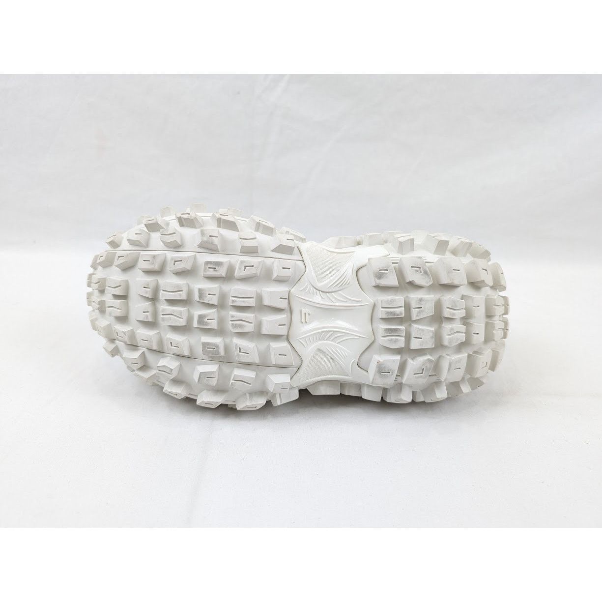 Balenciaga o1rshd1 Contrast Defender Bouncer in Eggshell/Black Size US 8 / EU 41 - 10 Thumbnail